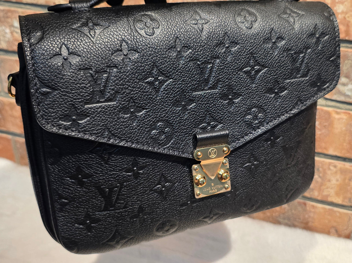 Authentic Louis Vuitton Pochette Metis Empreinte Noir