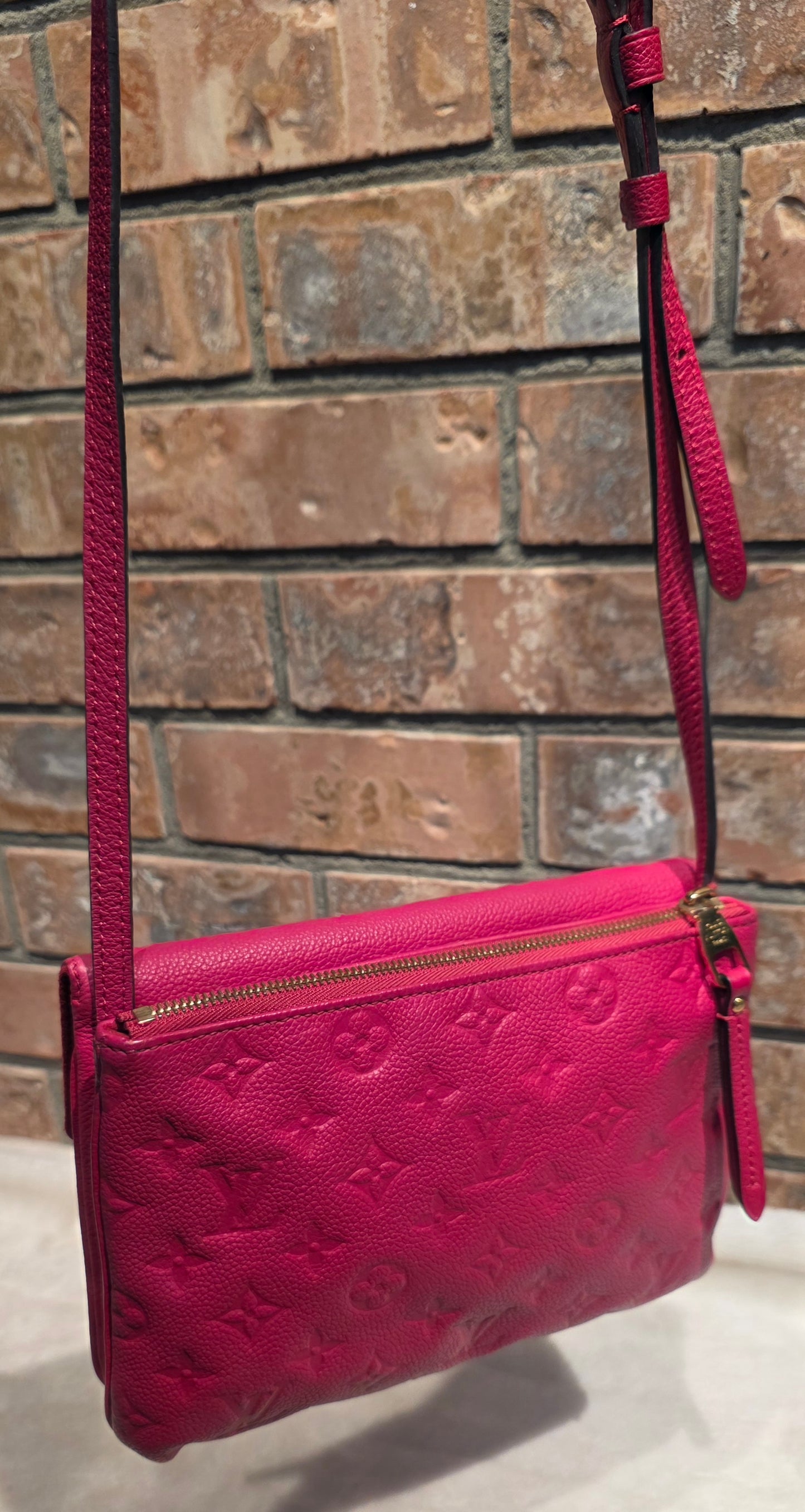 Authentic Louis Vuitton Twice/Twinset Pochette in Dahlia Pink