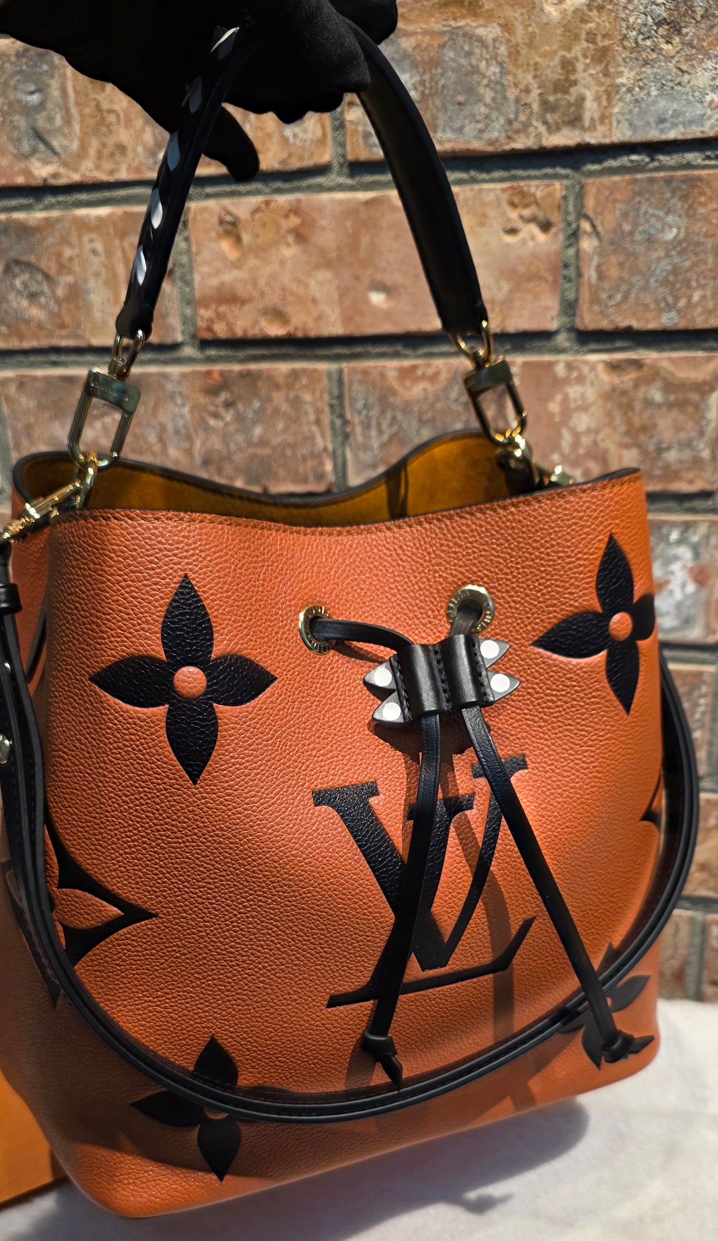 Authentic Louis Vuitton Crafty NeoNoe MM Giant Monogram in Caramel