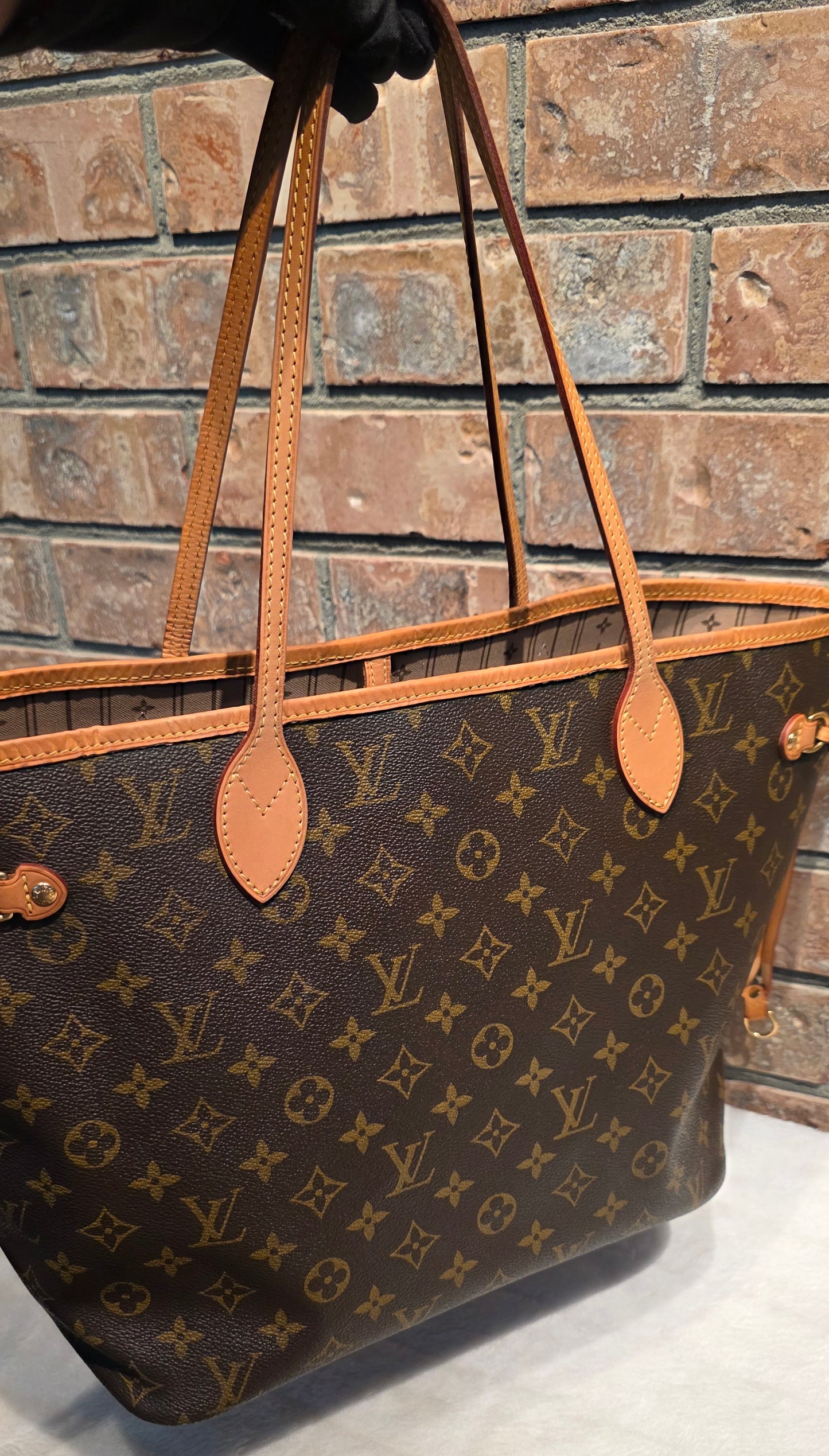 Authentic Louis Vuitton Neverfull MM Monogram