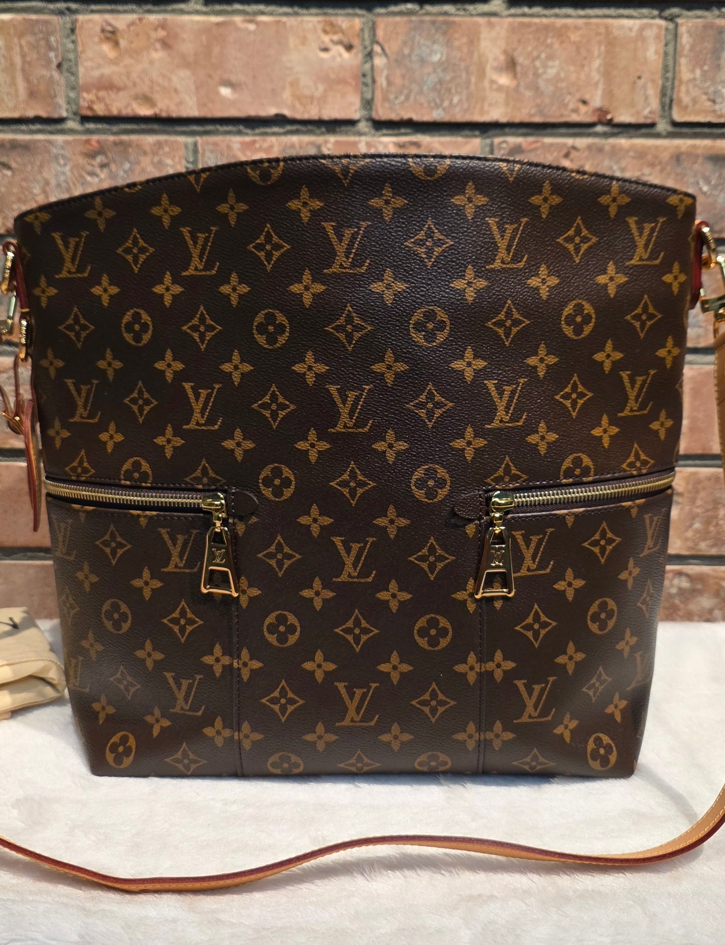 Authentic Louis Vuitton Melie Hobo (Short Handle Missing)