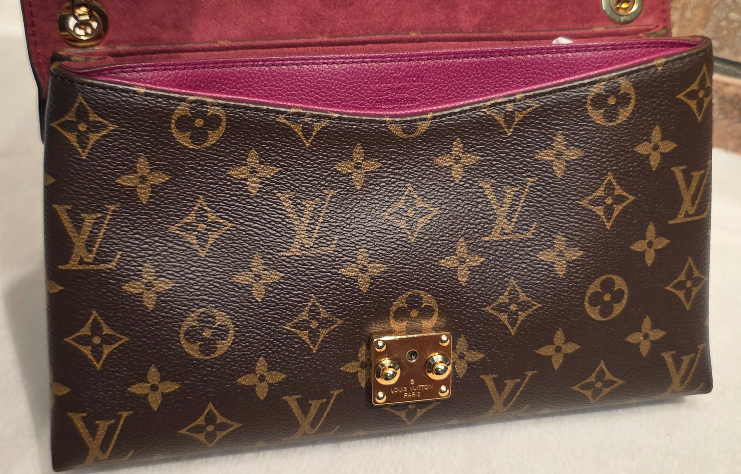 Authentic Louis Vuitton Pallas Chain in Aurore