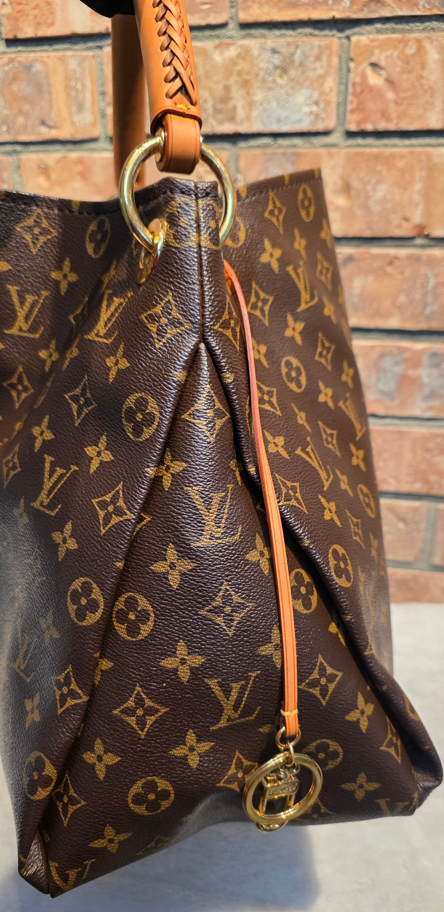 Authentic Louis Vuitton Artsy MM Monogram