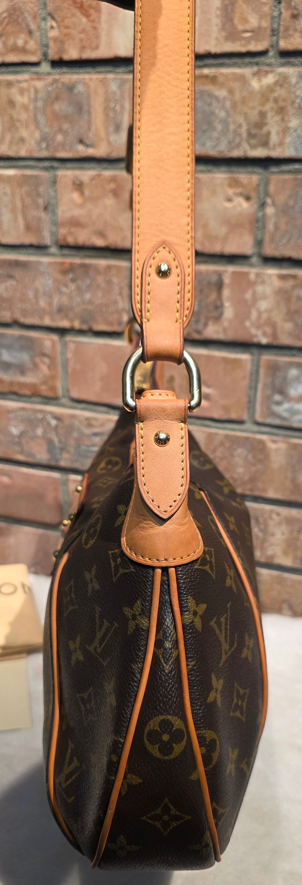 Authentic Louis Vuitton Thames GM Monogram