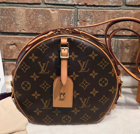 Authentic Louis Vuitton Boite Chapeau MM