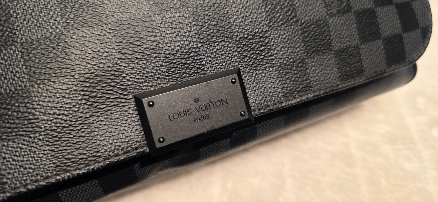 Authentic Louis Vuitton District MM