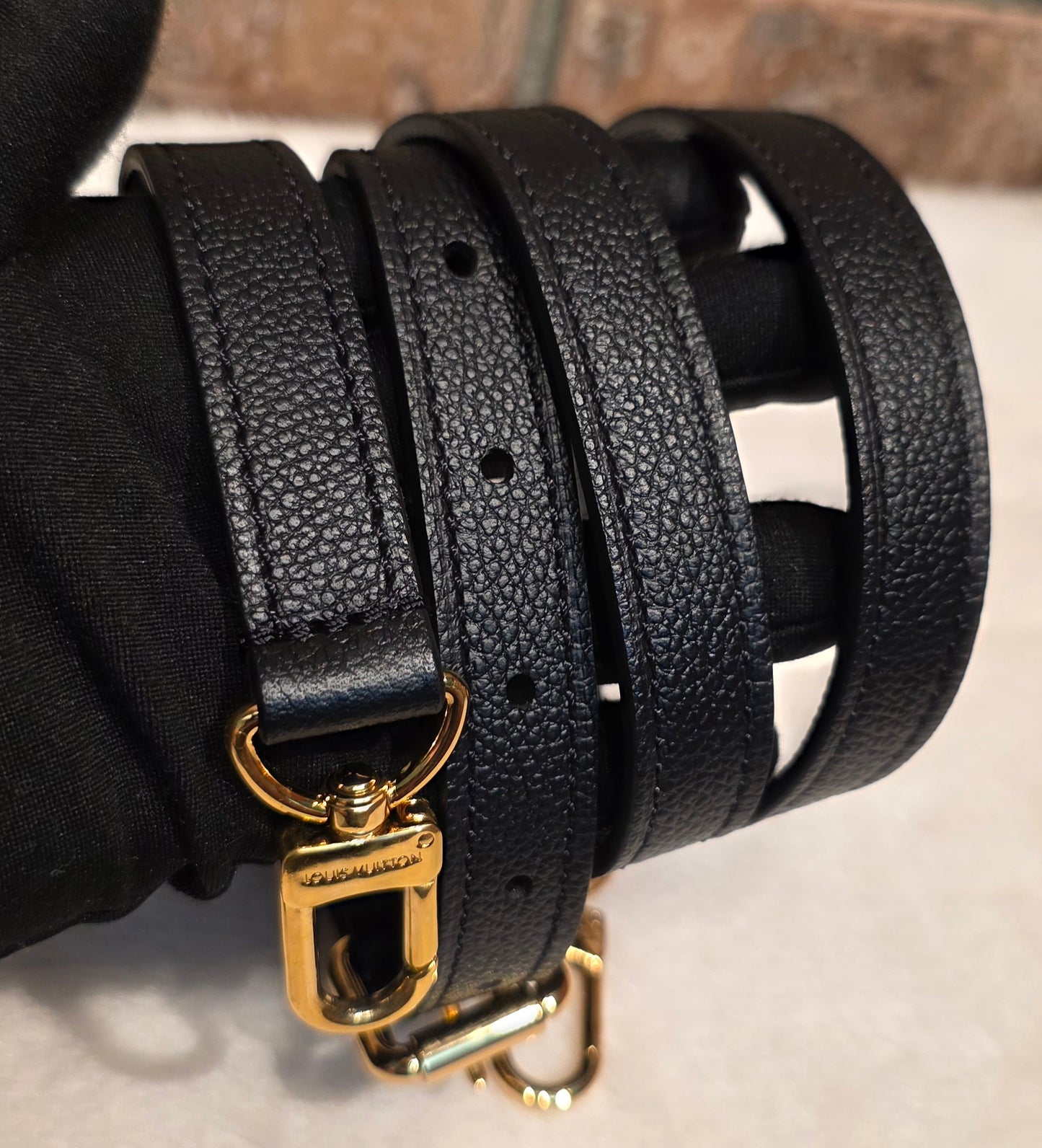 Authentic Louis Vuitton Pochette Metis Empreinte Noir