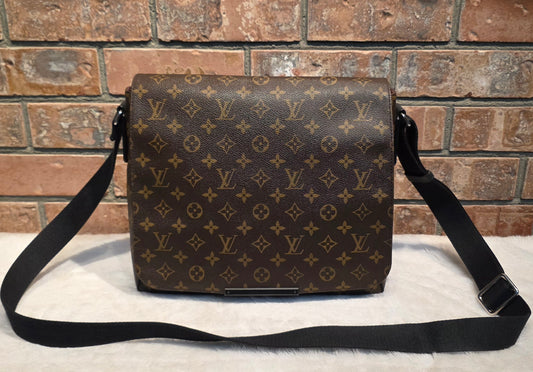 Authentic Louis Vuitton Monogram Macassar District MM