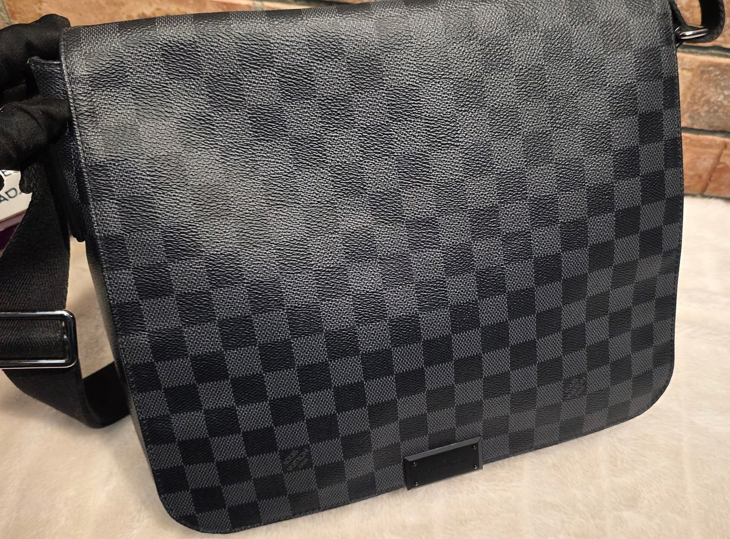 Authentic Louis Vuitton District MM