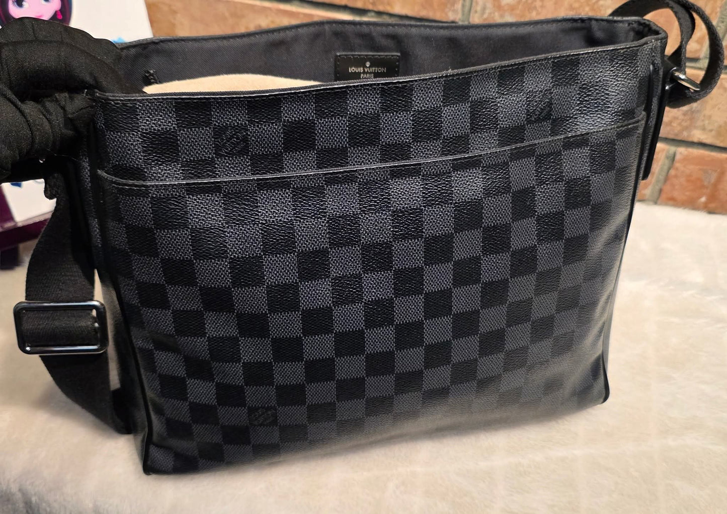 Authentic Louis Vuitton District MM