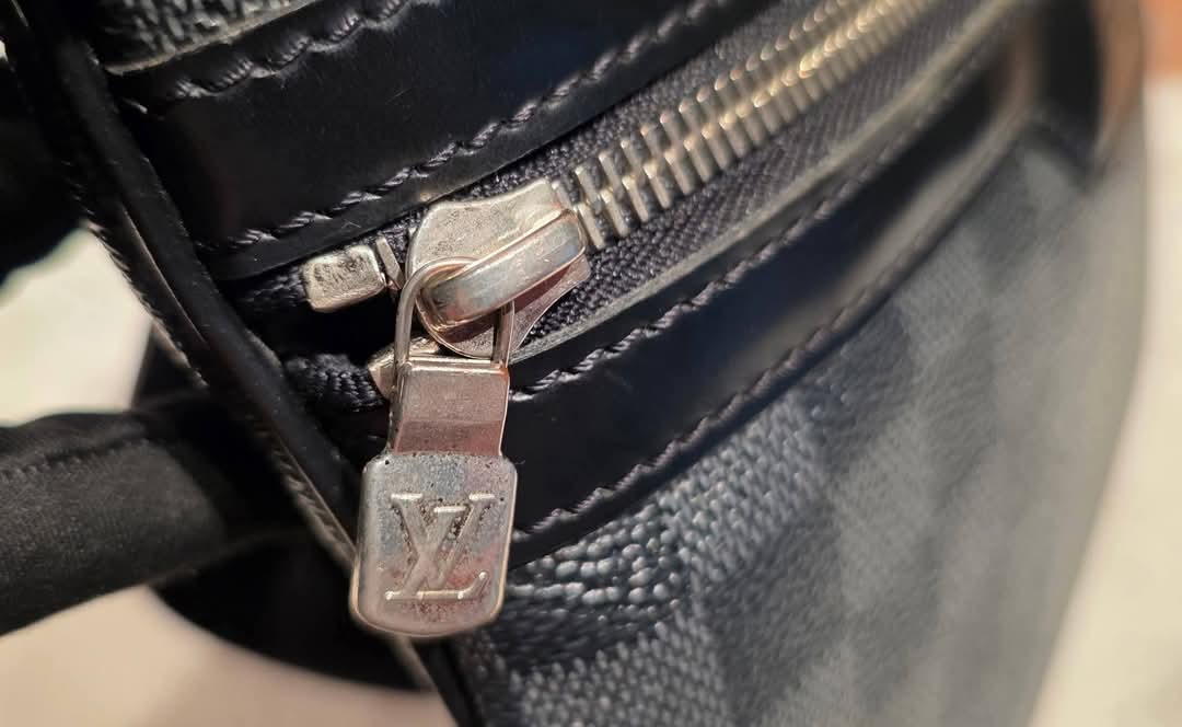 Authentic Louis Vuitton Thomas Crossbody Damier Graphite