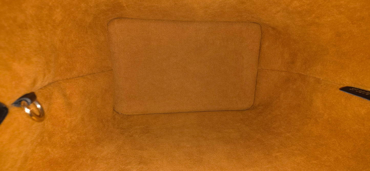 Authentic Louis Vuitton Crafty NeoNoe MM Giant Monogram in Caramel