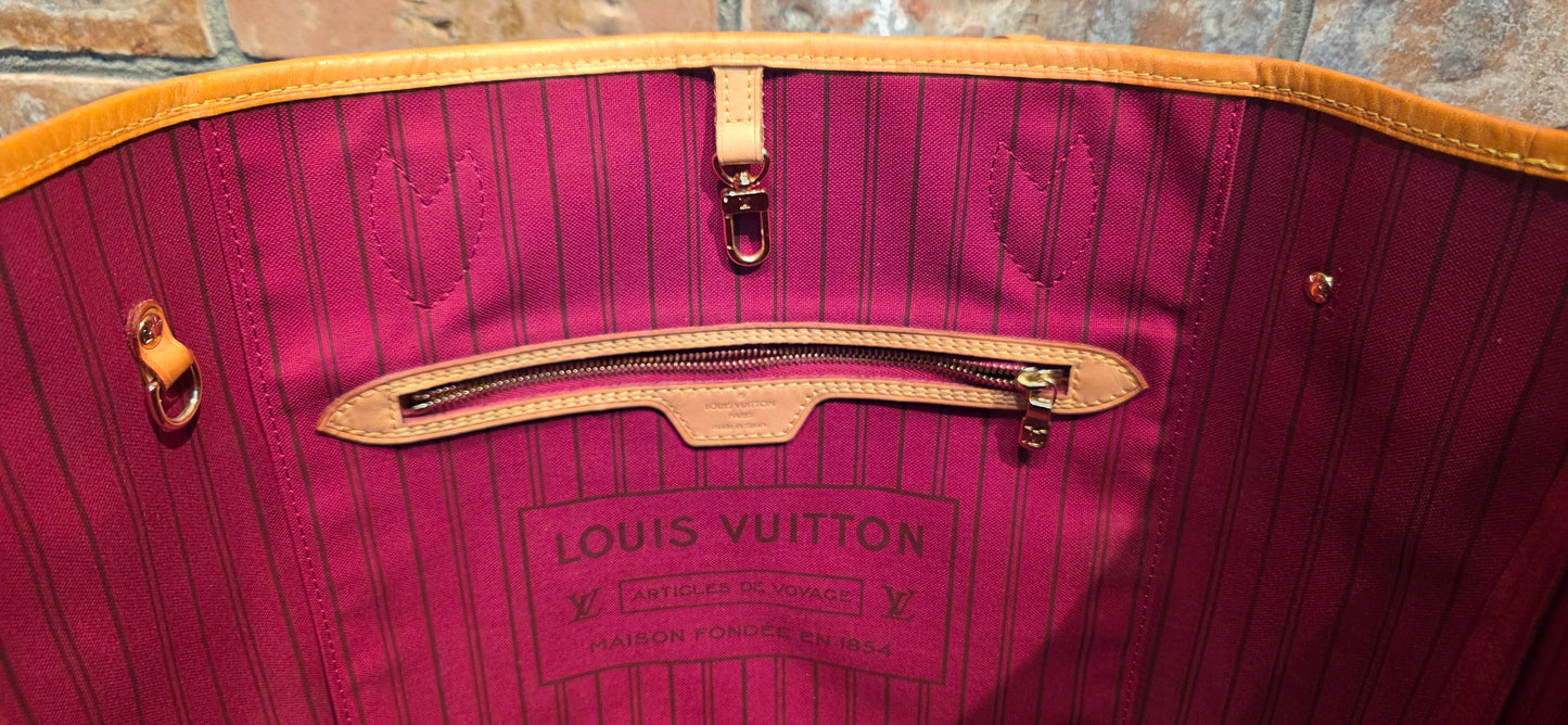 Authentic Neverfull MM Monogram Fuchsia Interior (BAG ONLY)