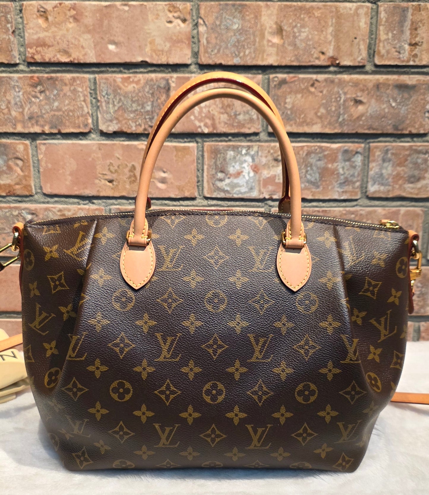 Authentic Louis Vuitton Turenne MM (SR2156)