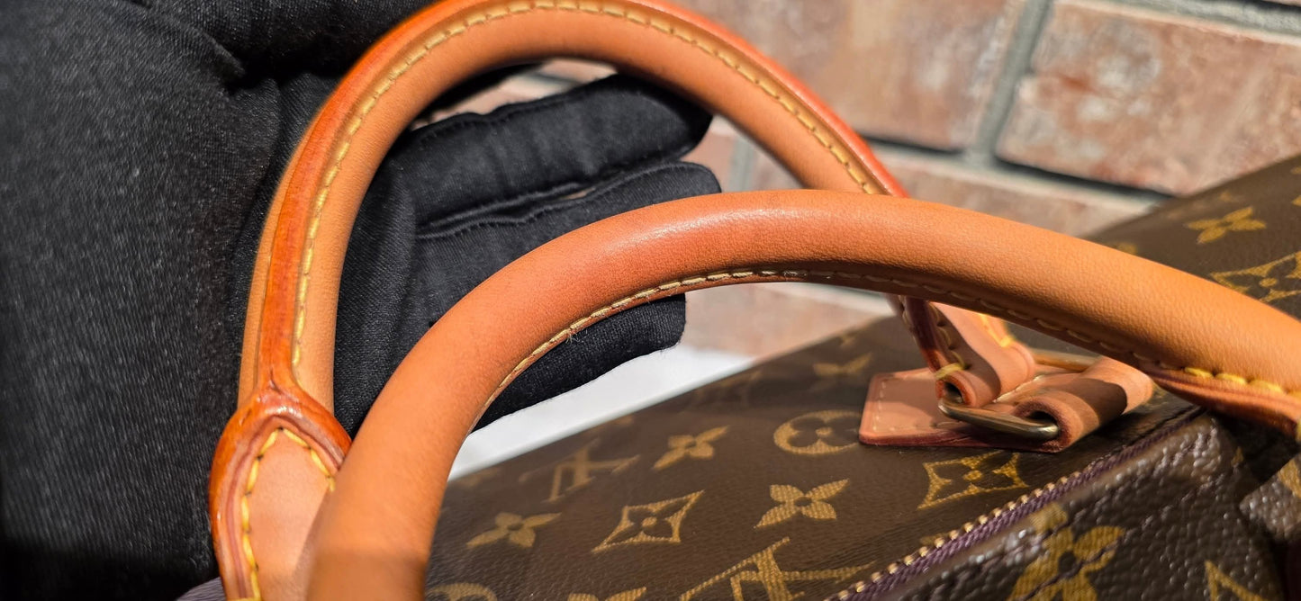 Authentic Louis Vuitton Speedy 40 Monogram