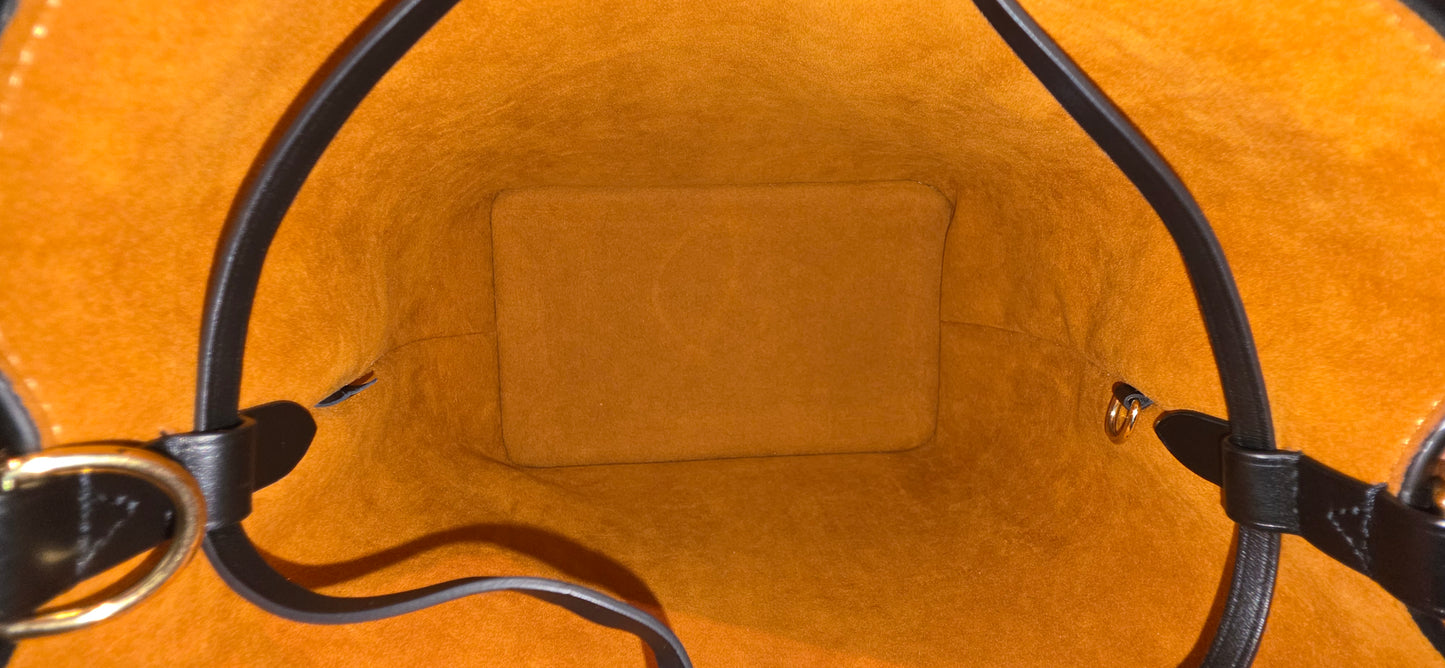 Authentic Louis Vuitton Crafty NeoNoe MM Giant Monogram in Caramel