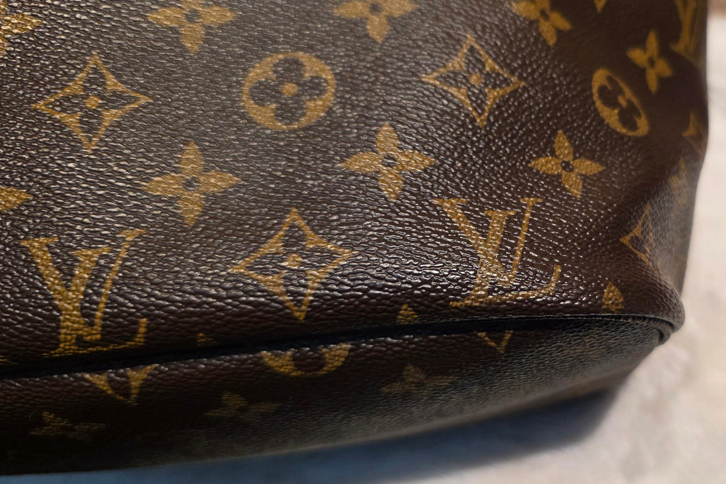 Authentic Neverfull MM Monogram Fuchsia Interior (BAG ONLY)