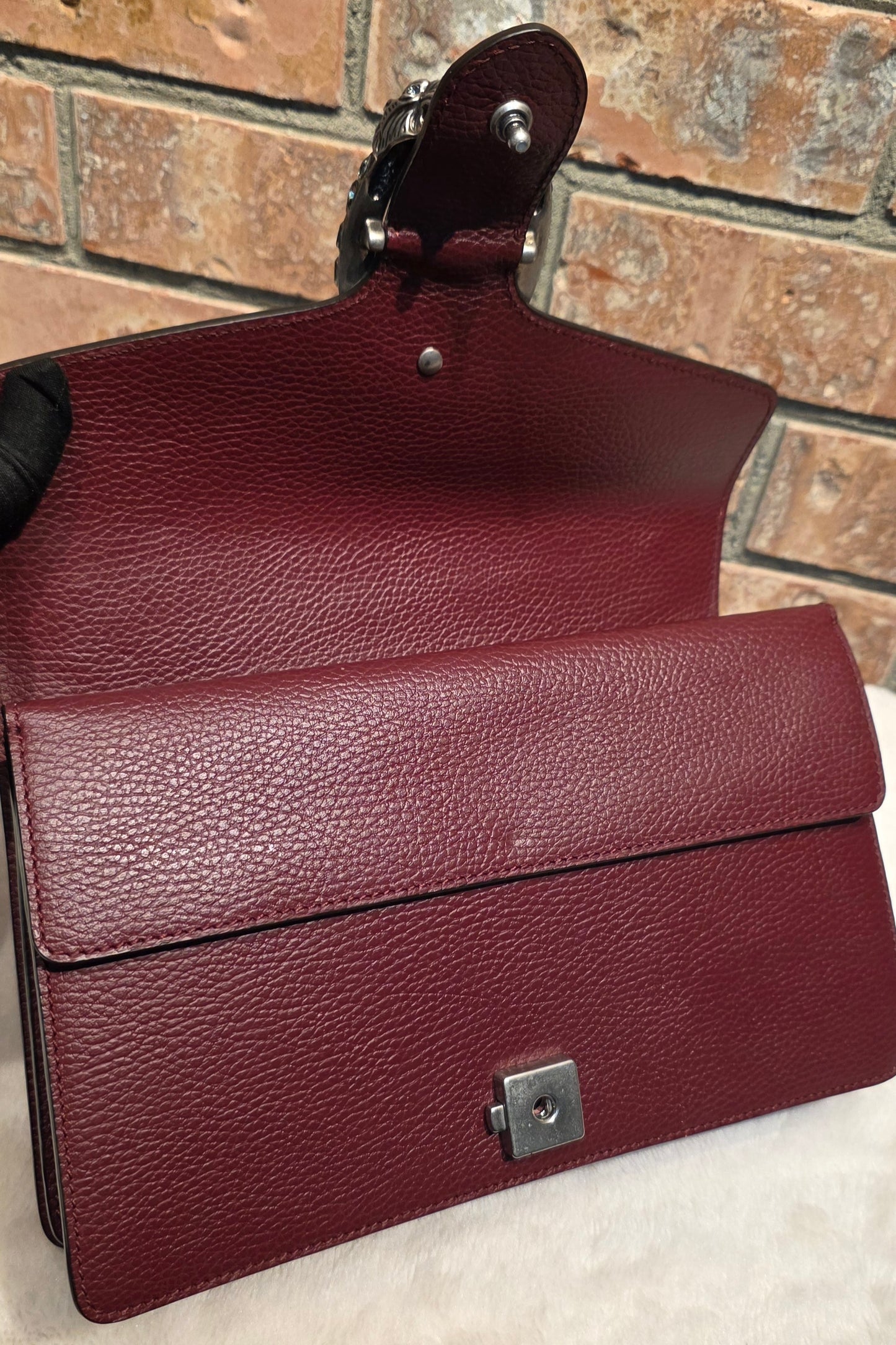 Authentic Gucci Dionysus Shoulder Bag in Burgundy