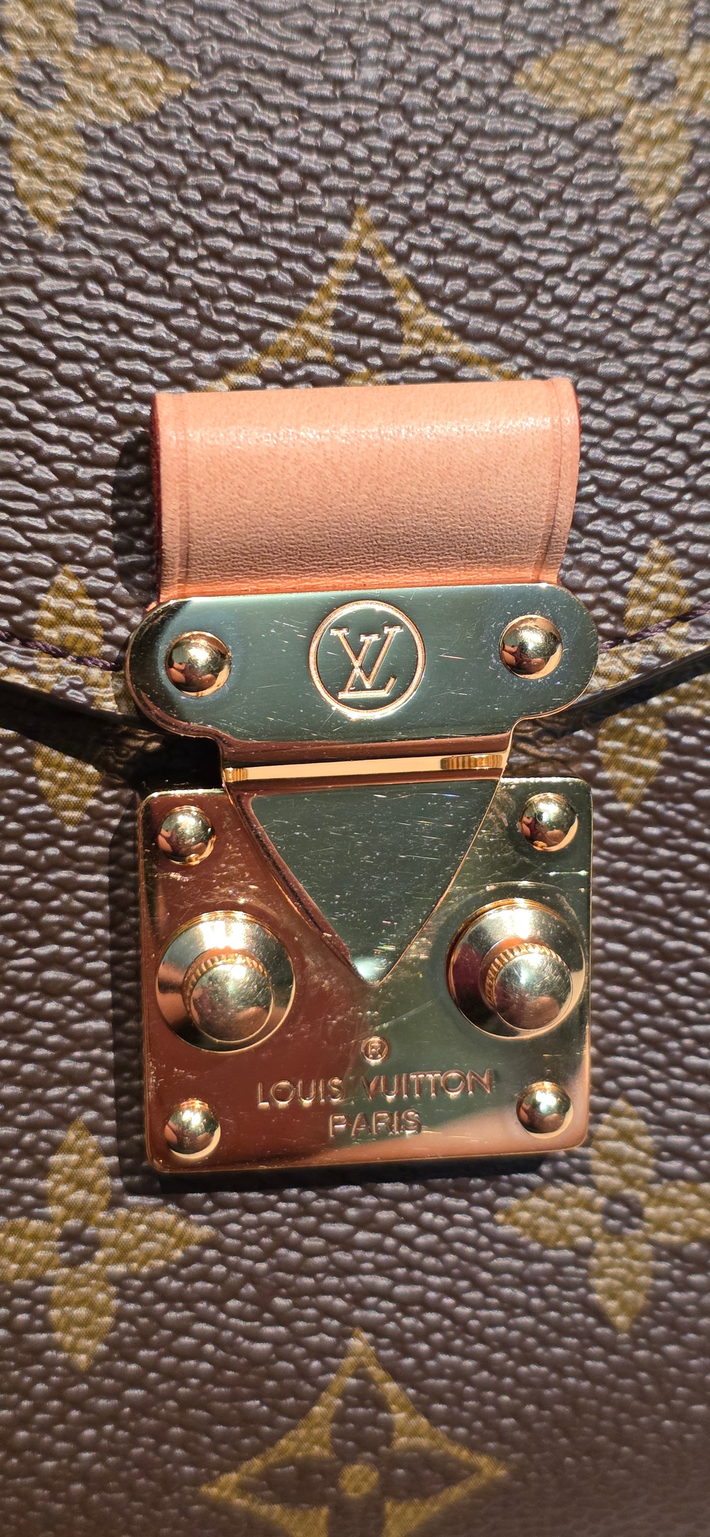 Authentic Louis Vuitton Pochette Metis Monogram
