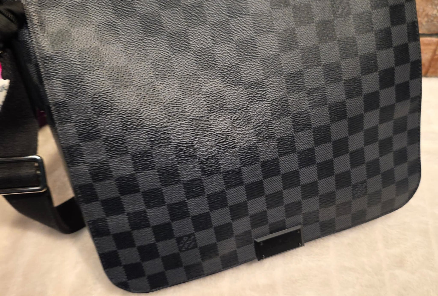 Authentic Louis Vuitton District MM