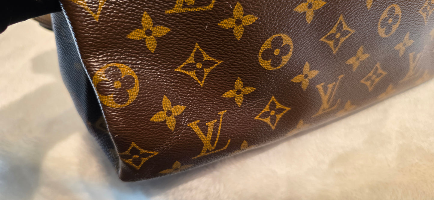 Authentic Louis Vuitton Pallas MM Noir