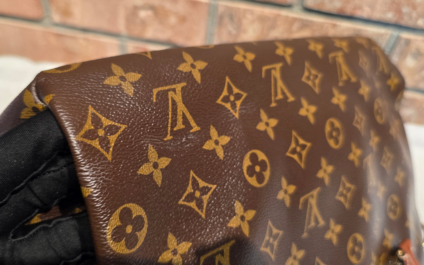 Authentic Louis Vuitton Pallas MM Noir