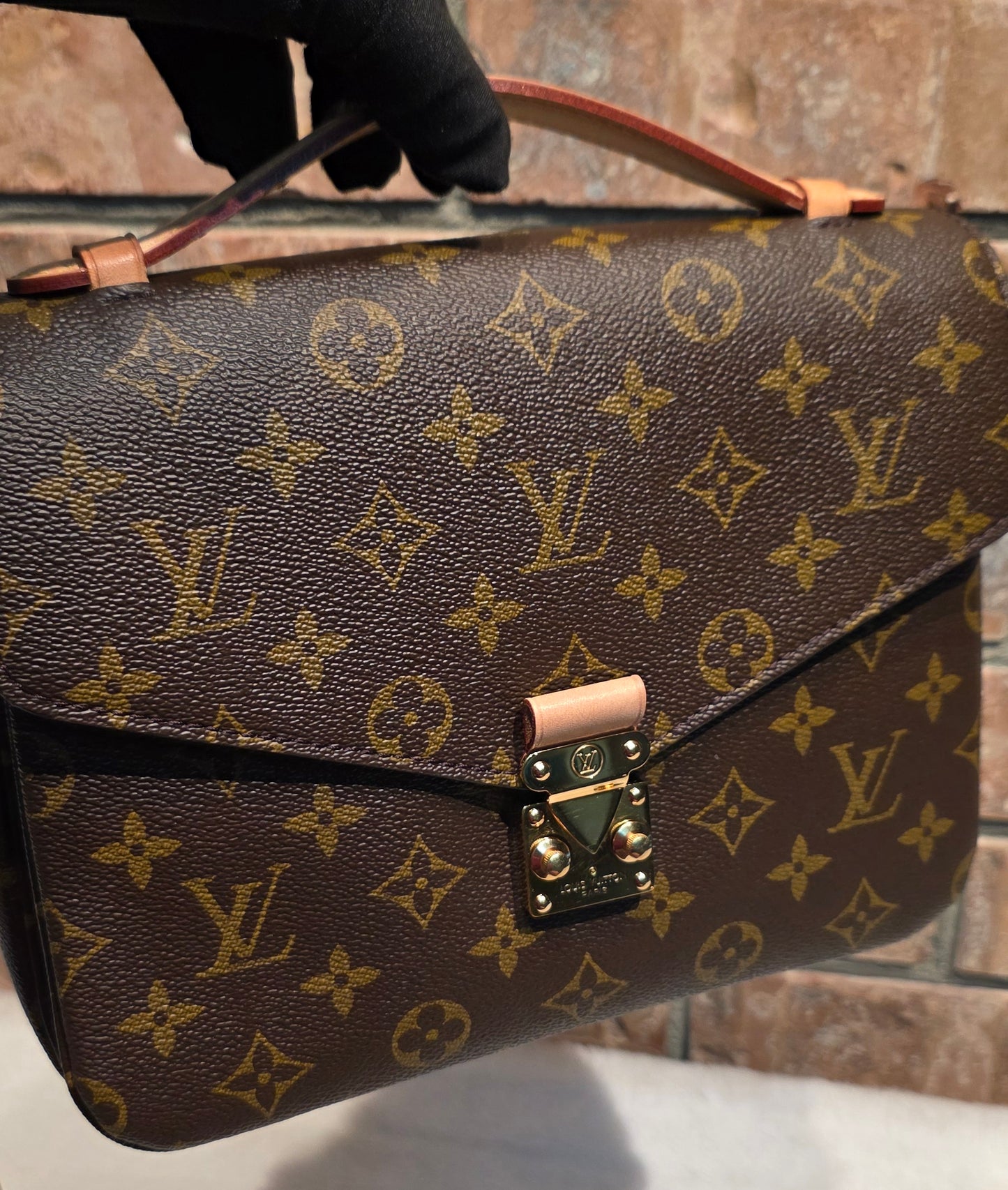 Authentic Louis Vuitton Pochette Metis Monogram
