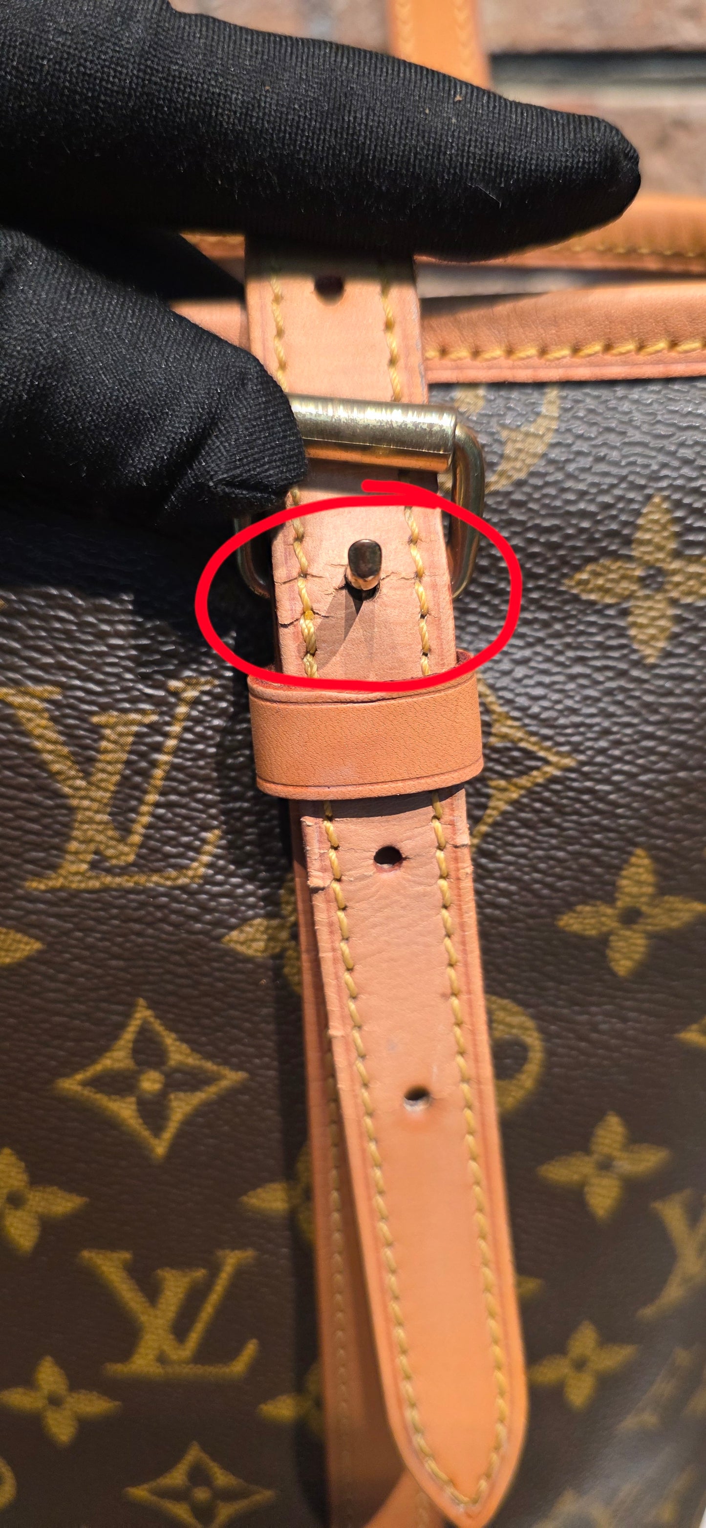 Authentic Louis Vuitton Bucket GM with Pouch