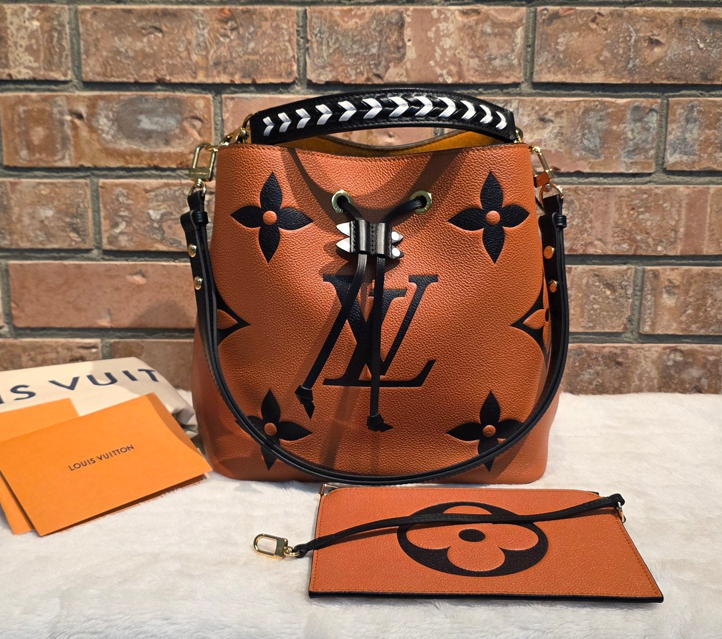Authentic Louis Vuitton Crafty NeoNoe MM Giant Monogram in Caramel