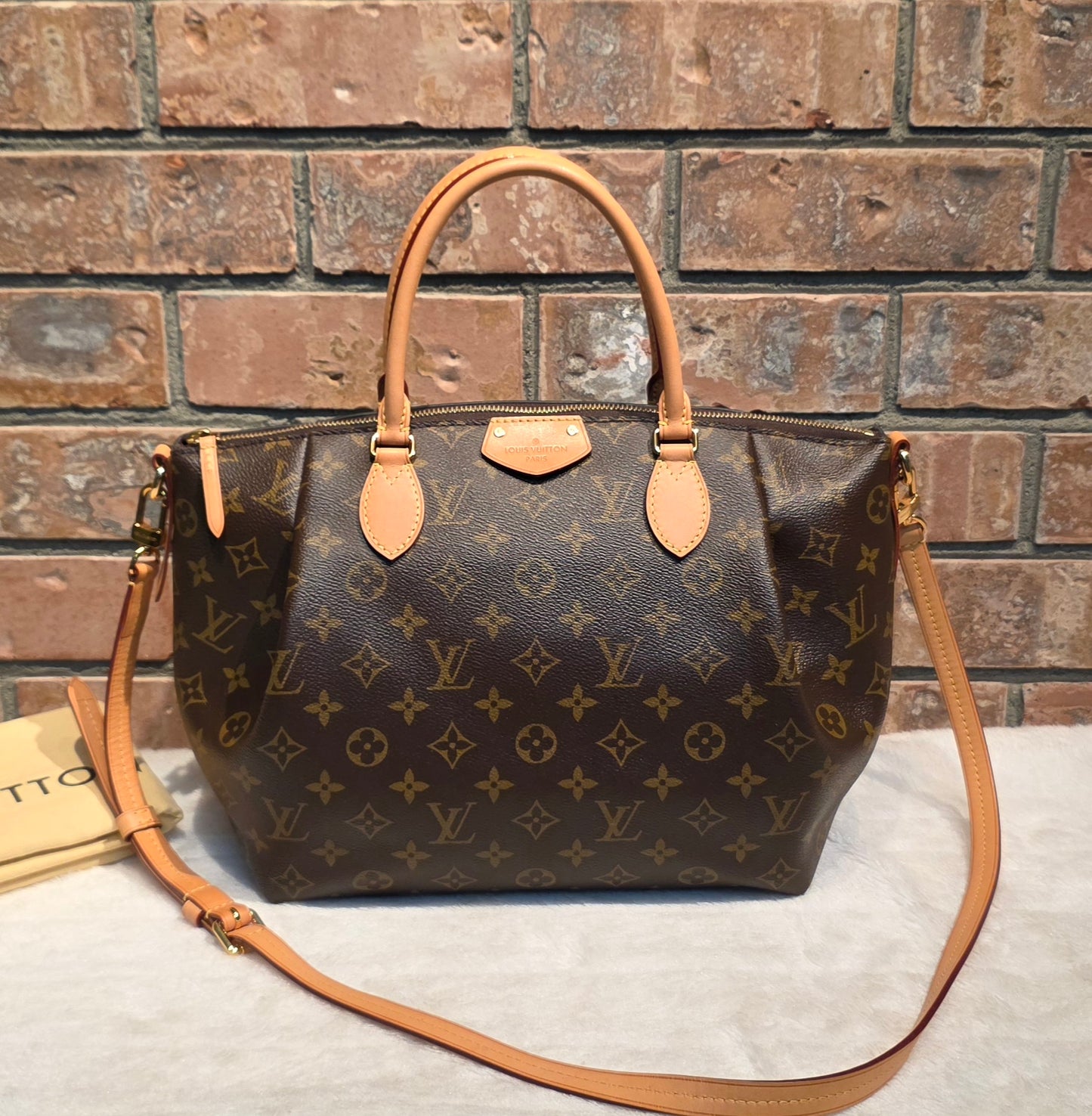 Authentic Louis Vuitton Turenne MM (SR2156)