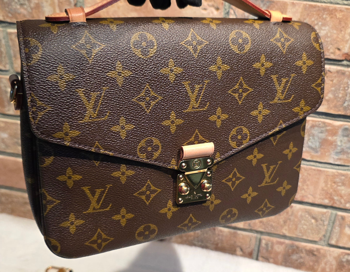 Authentic Louis Vuitton Pochette Metis Monogram