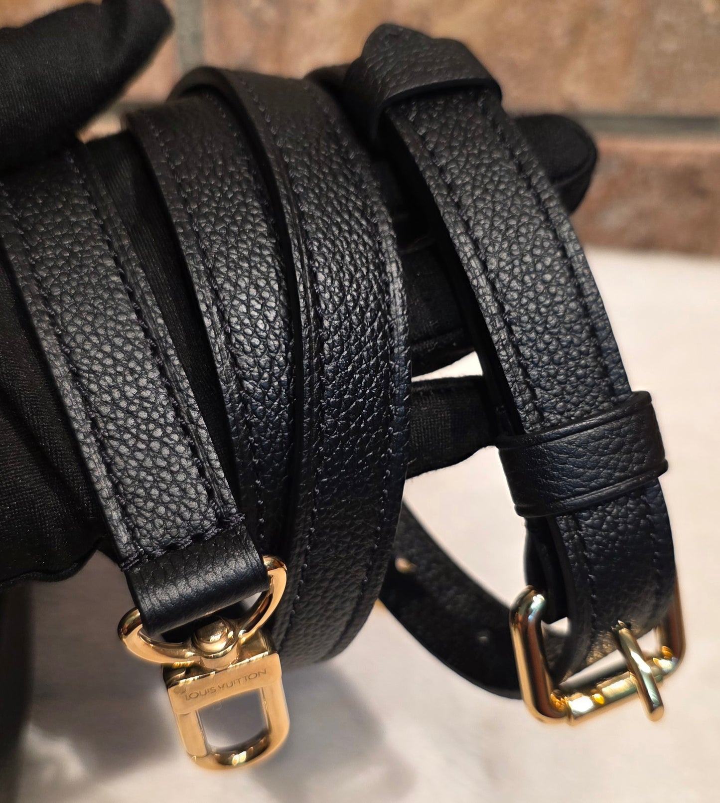 Authentic Louis Vuitton Pochette Metis Empreinte Noir