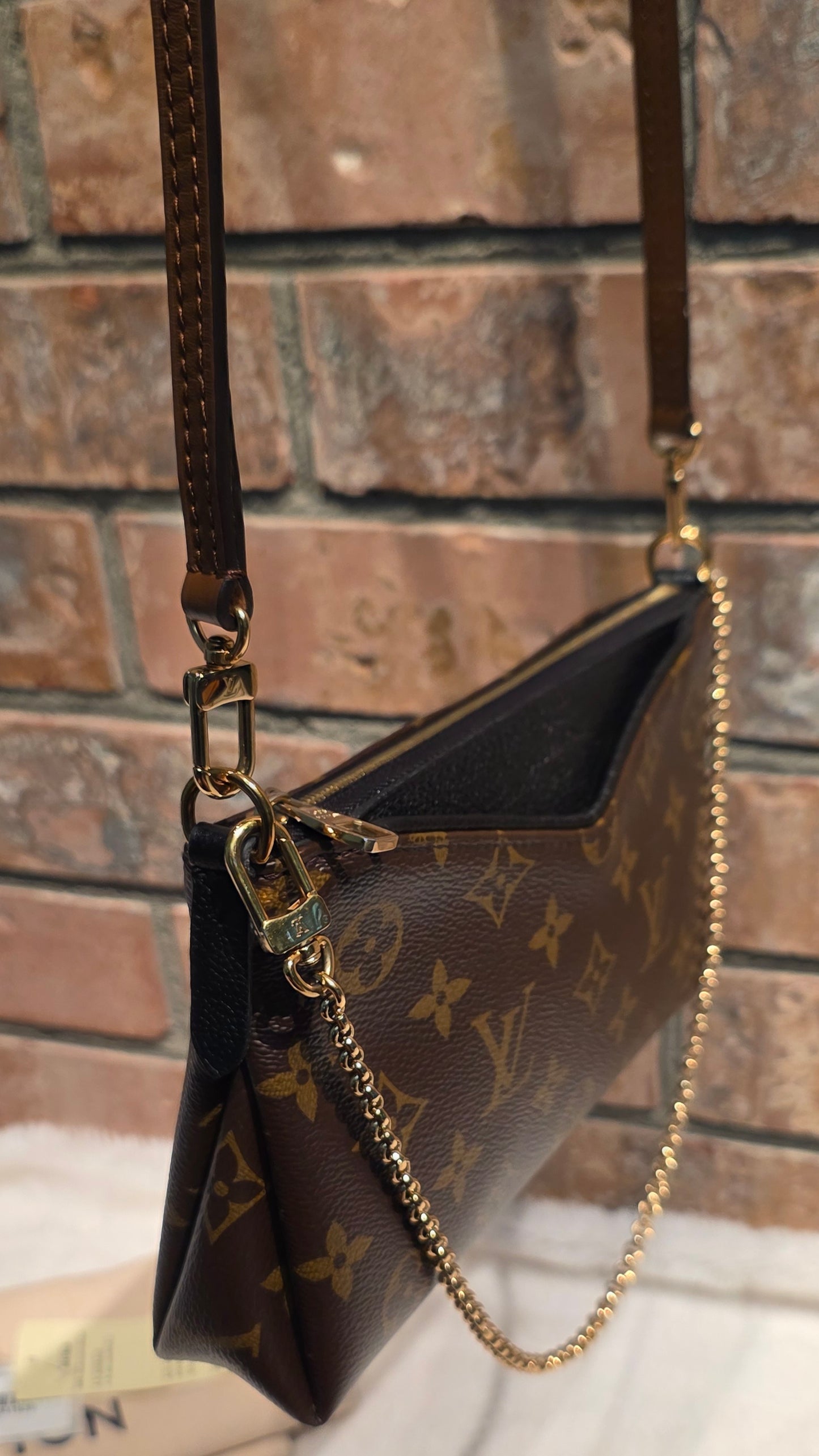 Authentic Louis Vuitton Pallas Clutch Noir