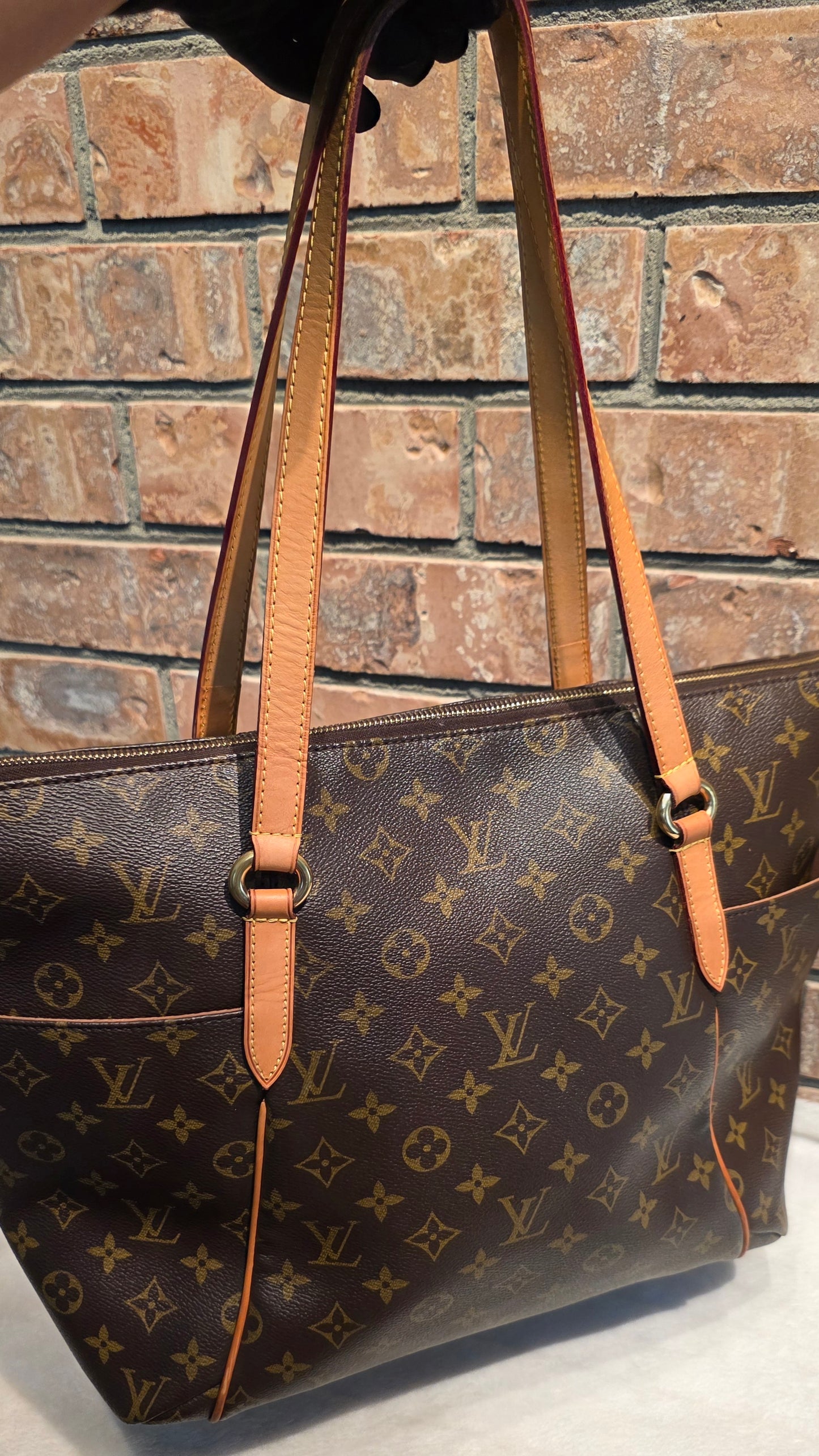 Authentic Louis Vuitton Totally MM