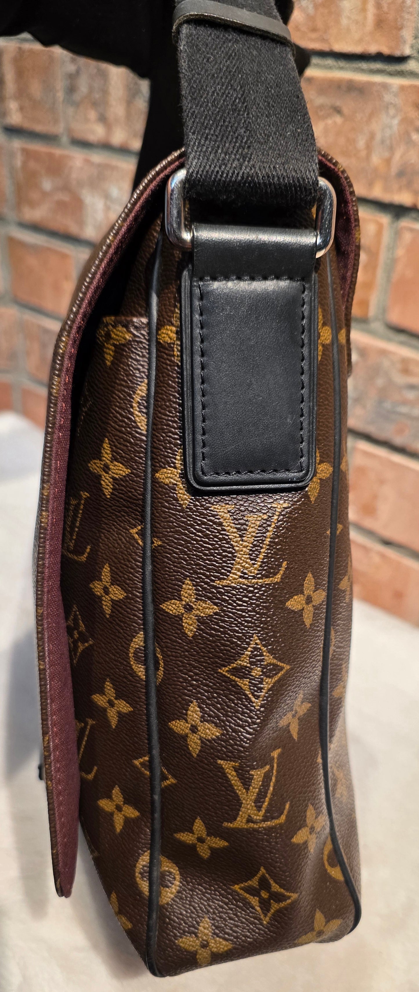 Authentic Louis Vuitton Monogram Macassar District MM