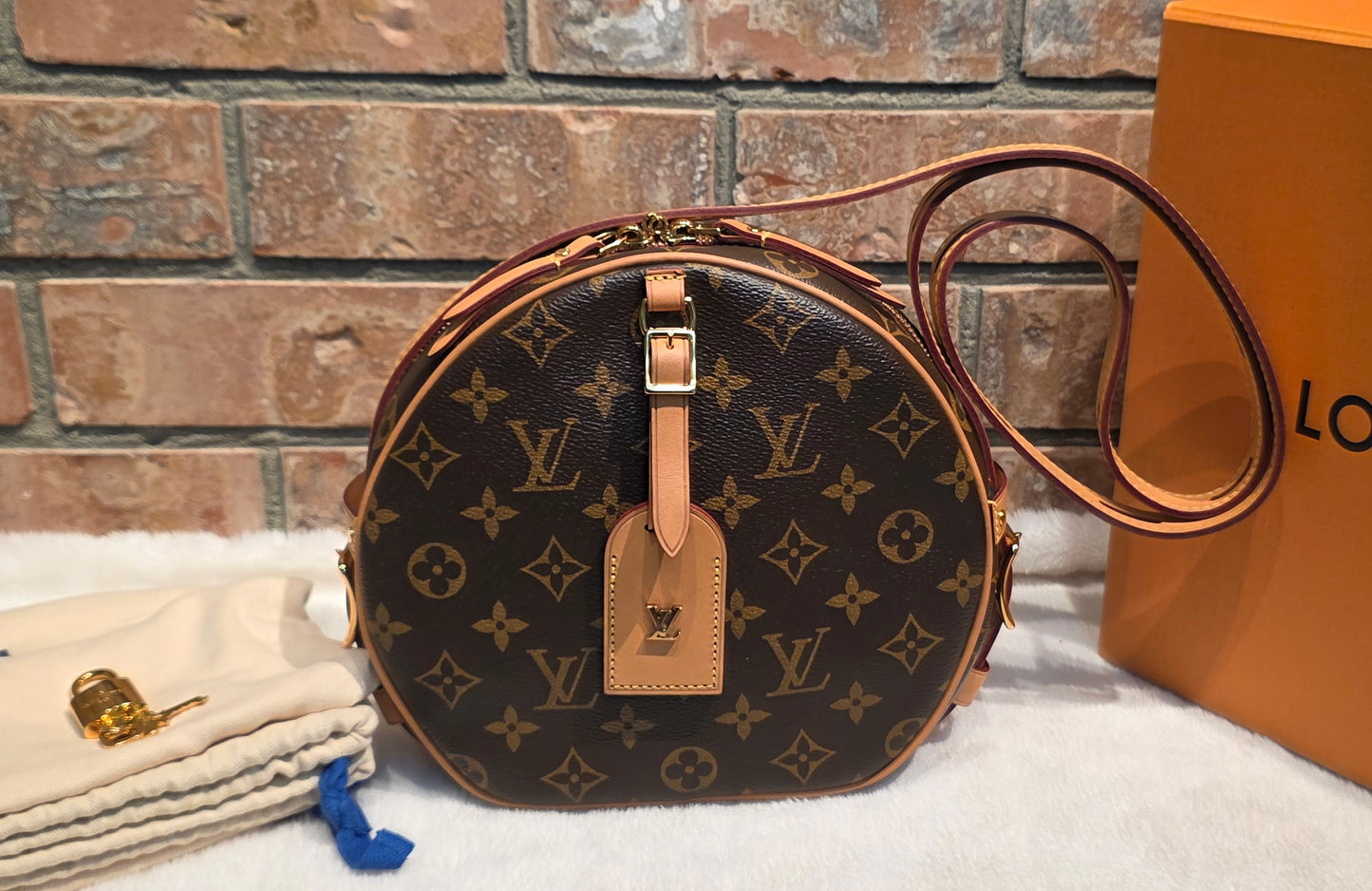 Authentic Louis Vuitton Boite Chapeau MM