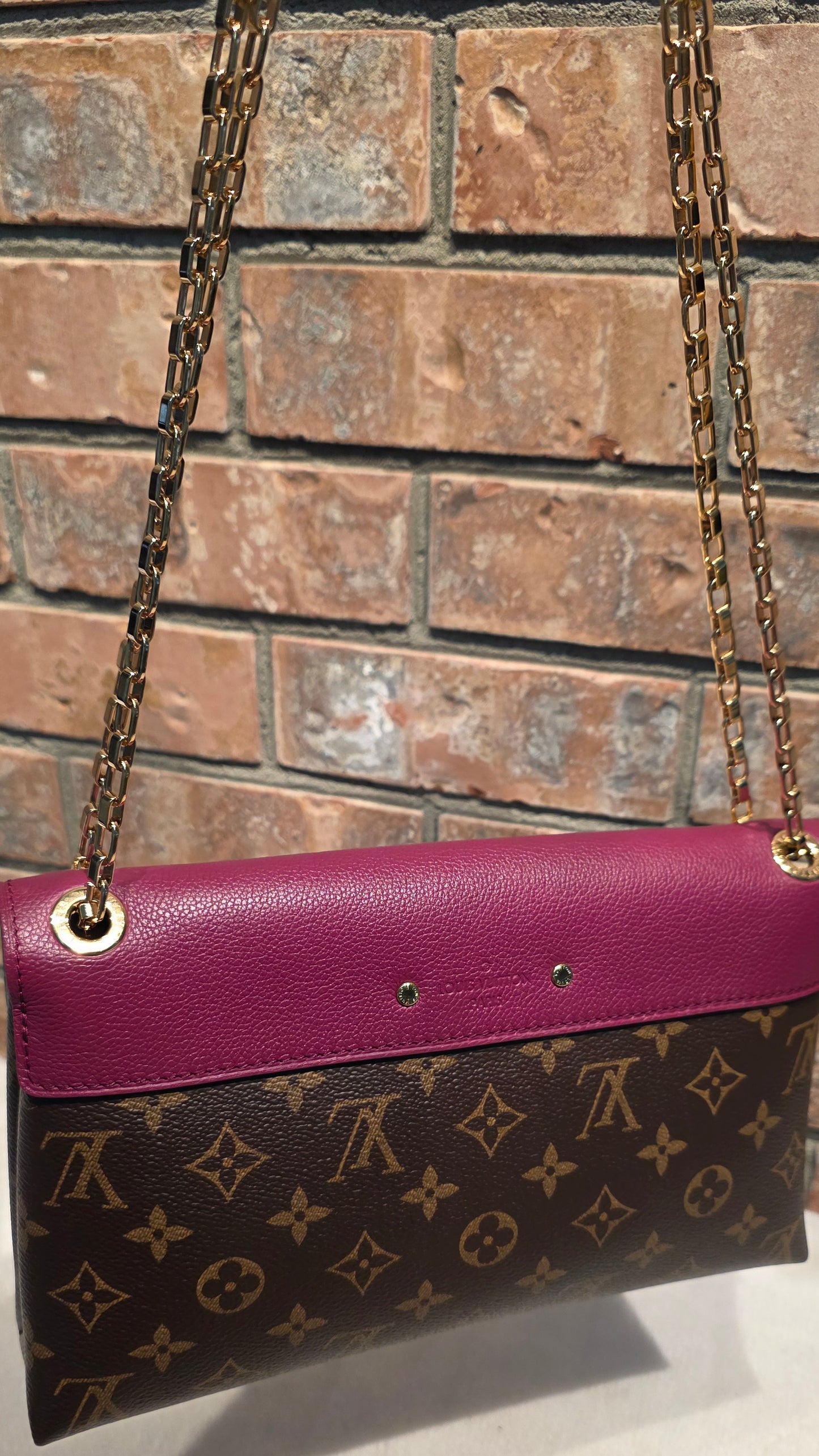 Authentic Louis Vuitton Pallas Chain in Aurore