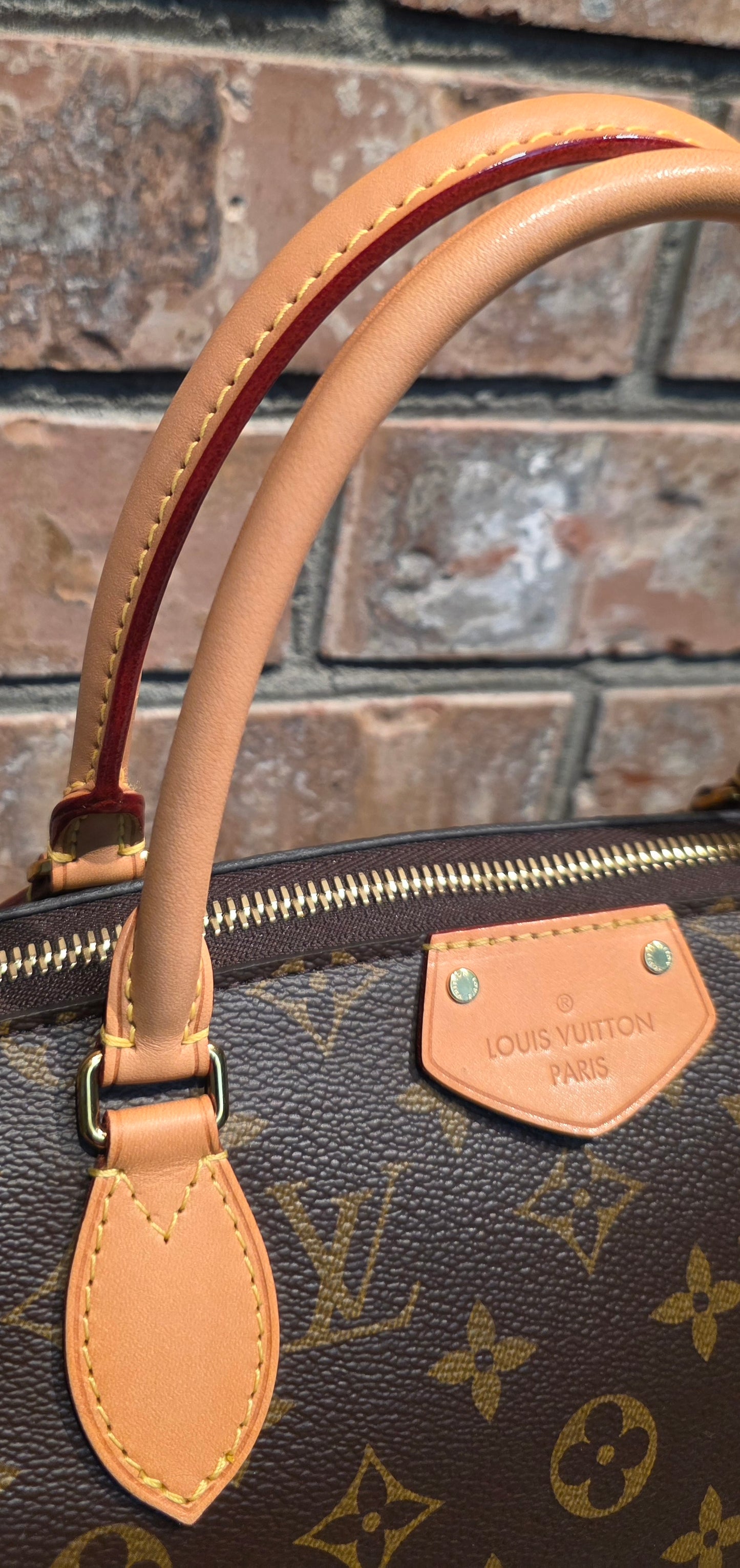 Authentic Louis Vuitton Turenne MM (SR2156)