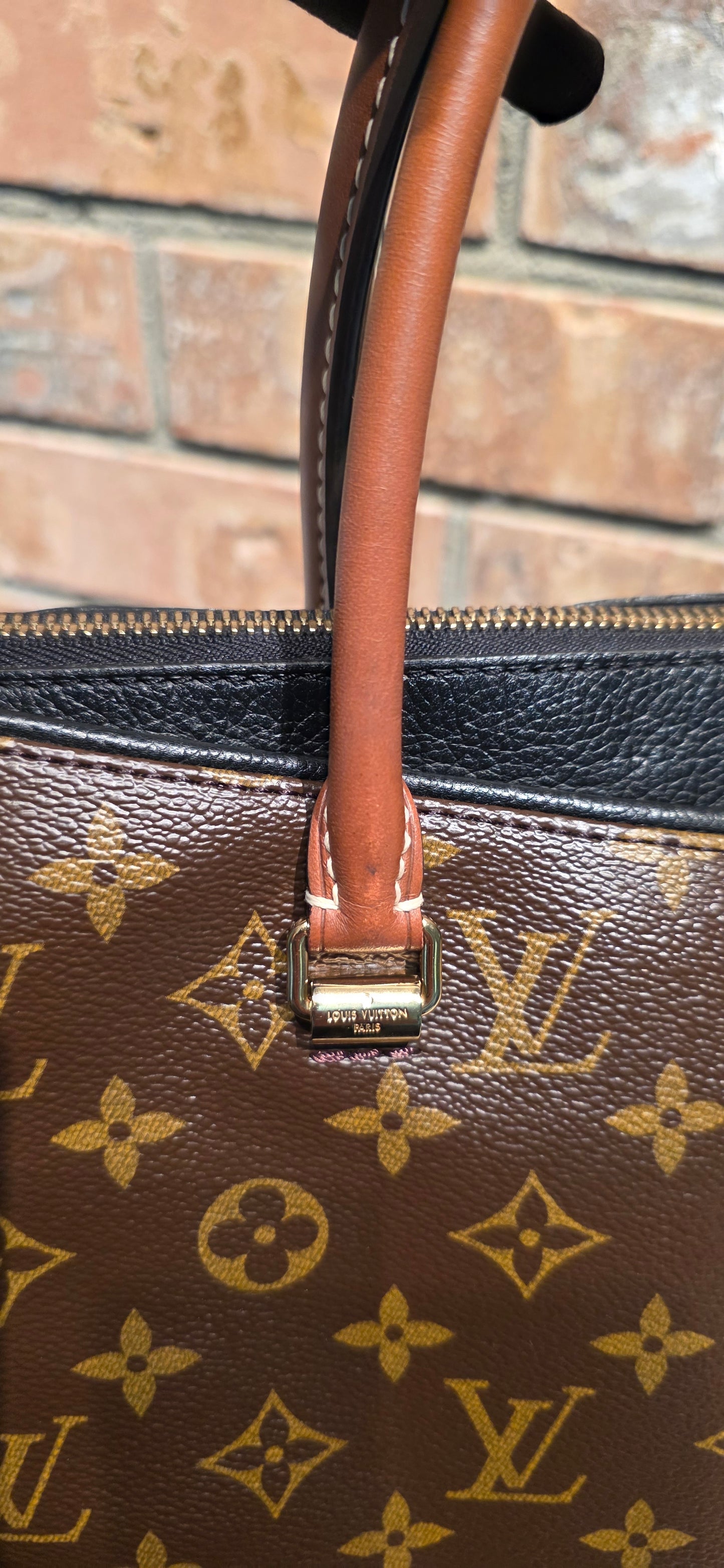 Authentic Louis Vuitton Pallas MM Noir