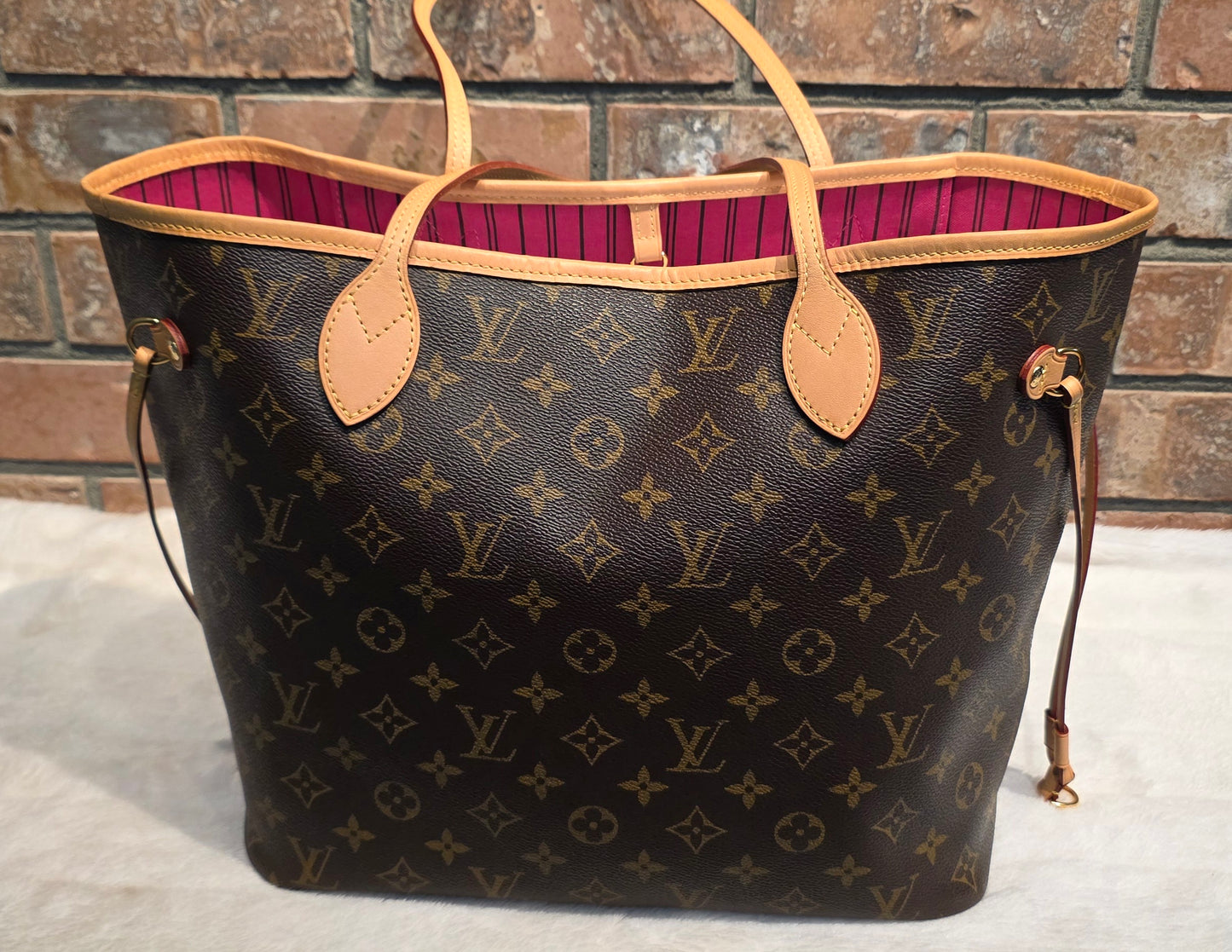 Authentic Louis Vuitton Neverfull MM (Pivoine Interior)