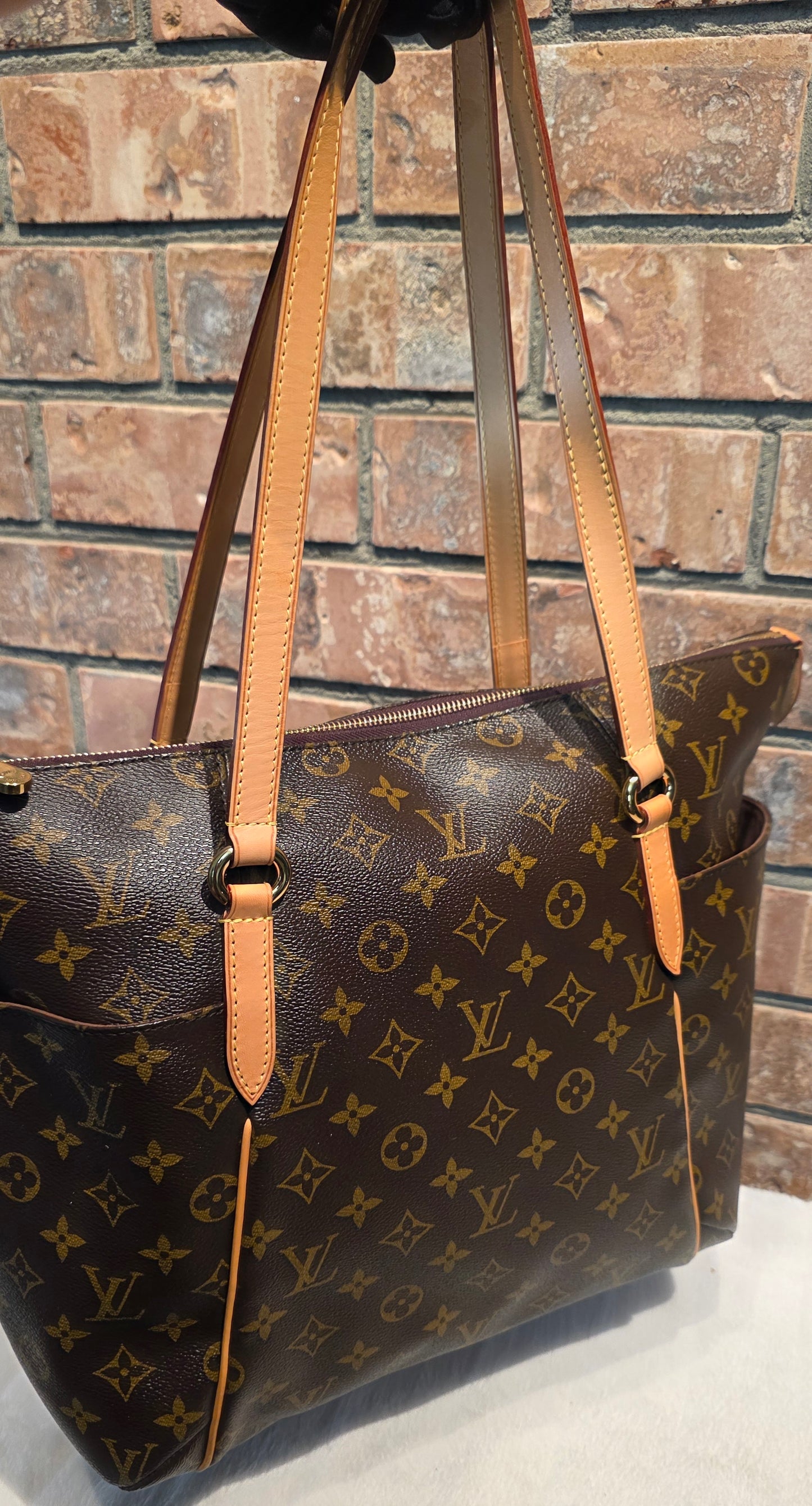 Authentic Louis Vuitton Totally MM Monogram
