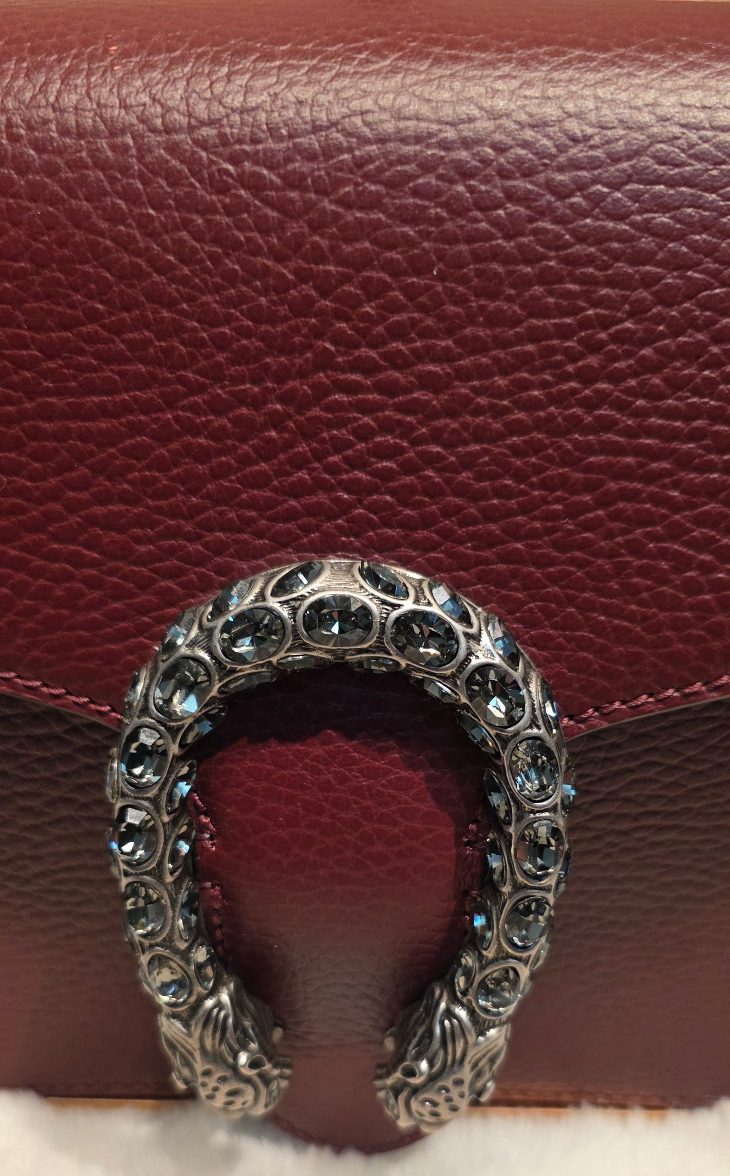 Authentic Gucci Dionysus Shoulder Bag in Burgundy