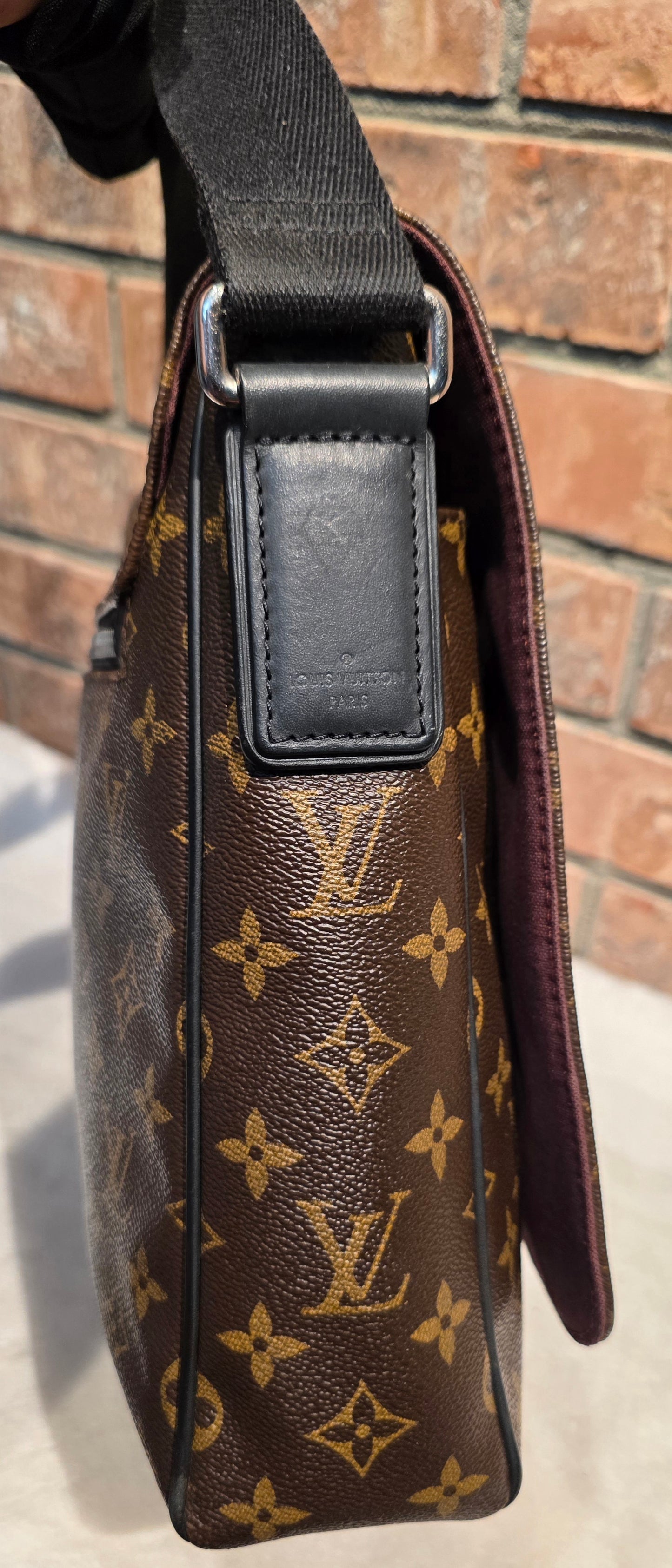 Authentic Louis Vuitton Monogram Macassar District MM