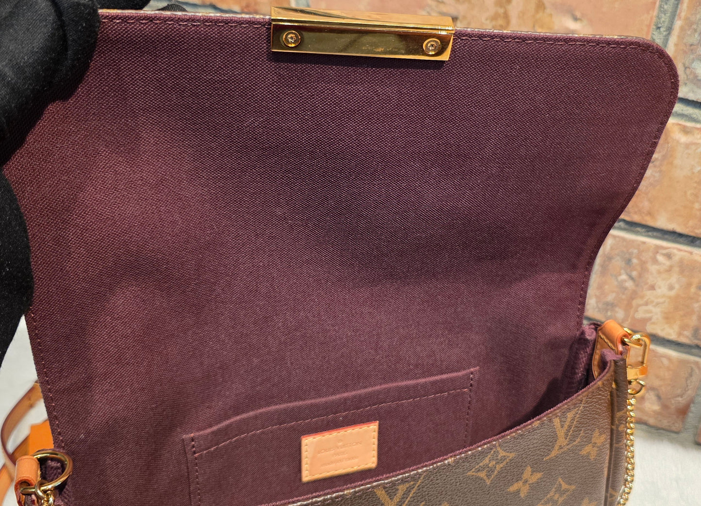 Authentic Louis Vuitton Favorite MM Monogram (SA4149)
