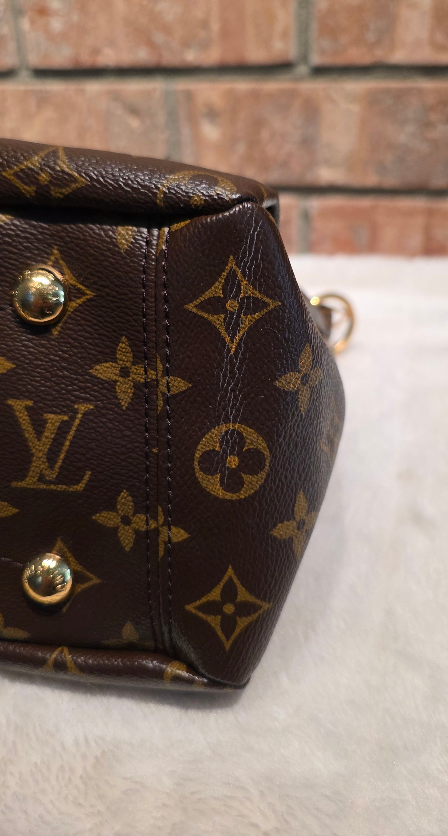 Authentic Louis Vuitton Pallas MM Noir