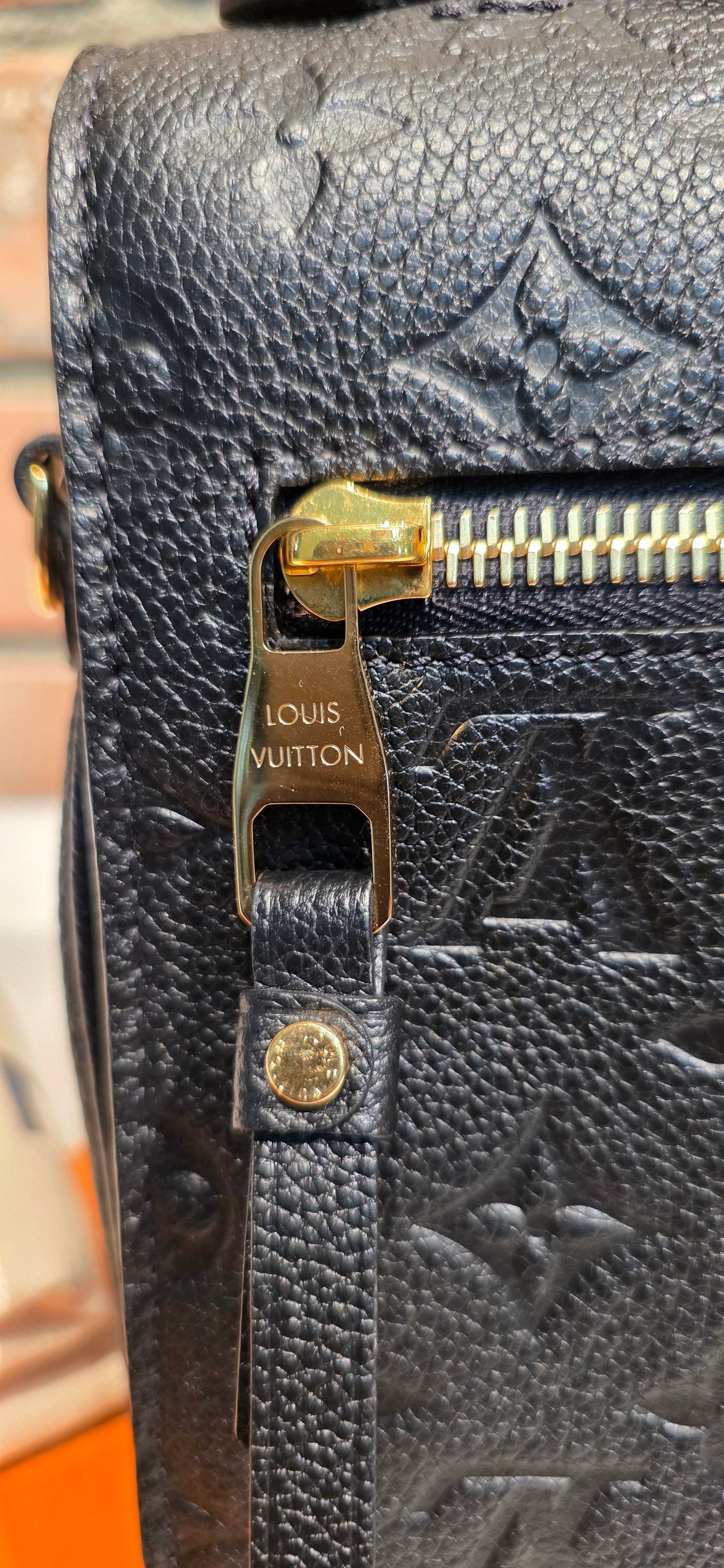 Authentic Louis Vuitton Pochette Metis Empreinte Noir