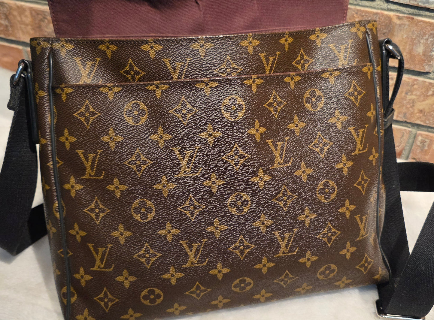 Authentic Louis Vuitton Monogram Macassar District MM