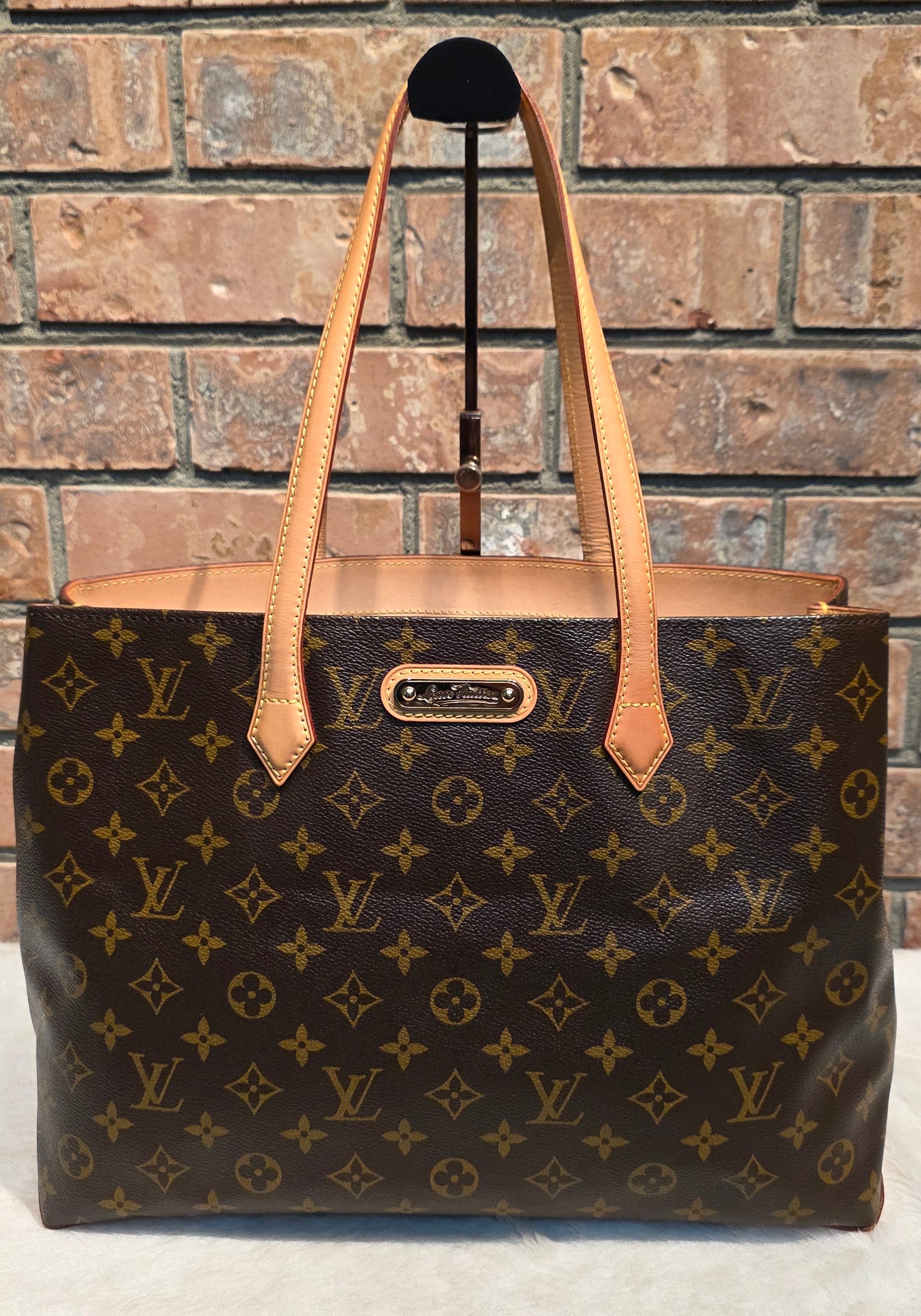 Authentic Louis Vuitton Wilshire MM Monogram