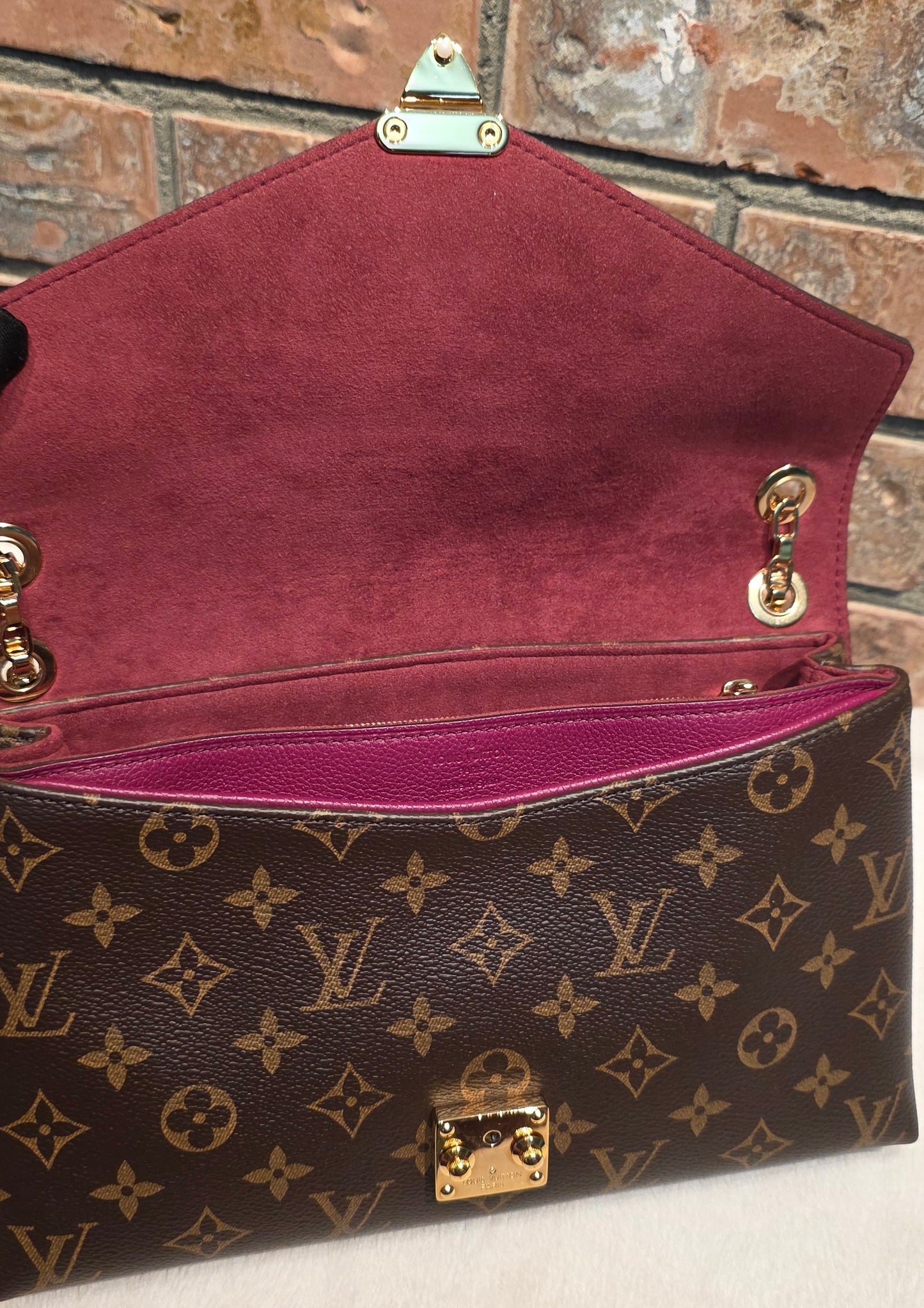 Authentic Louis Vuitton Pallas Chain in Aurore