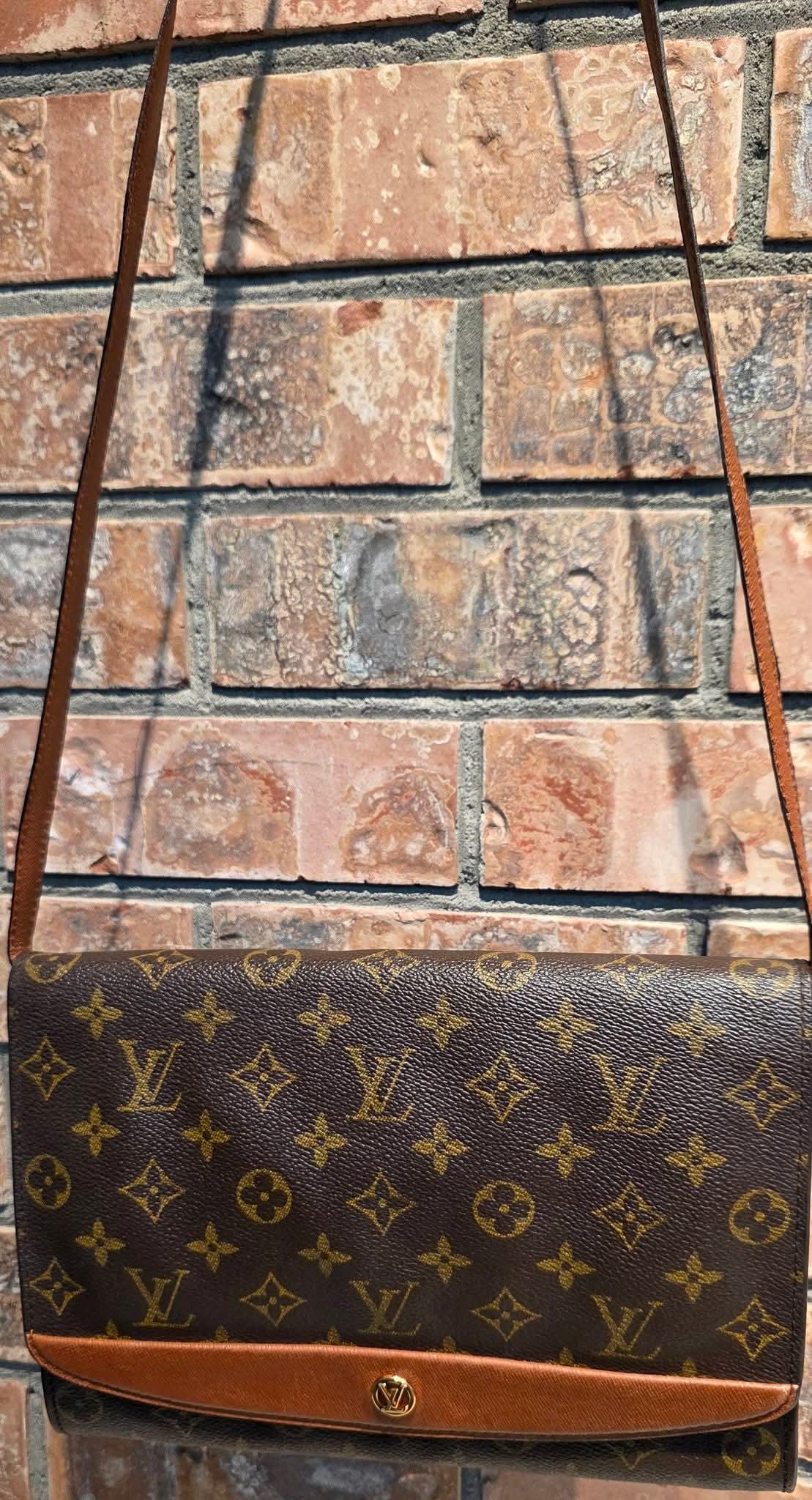 Authentic Louis Vuitton Pochette Bordeaux